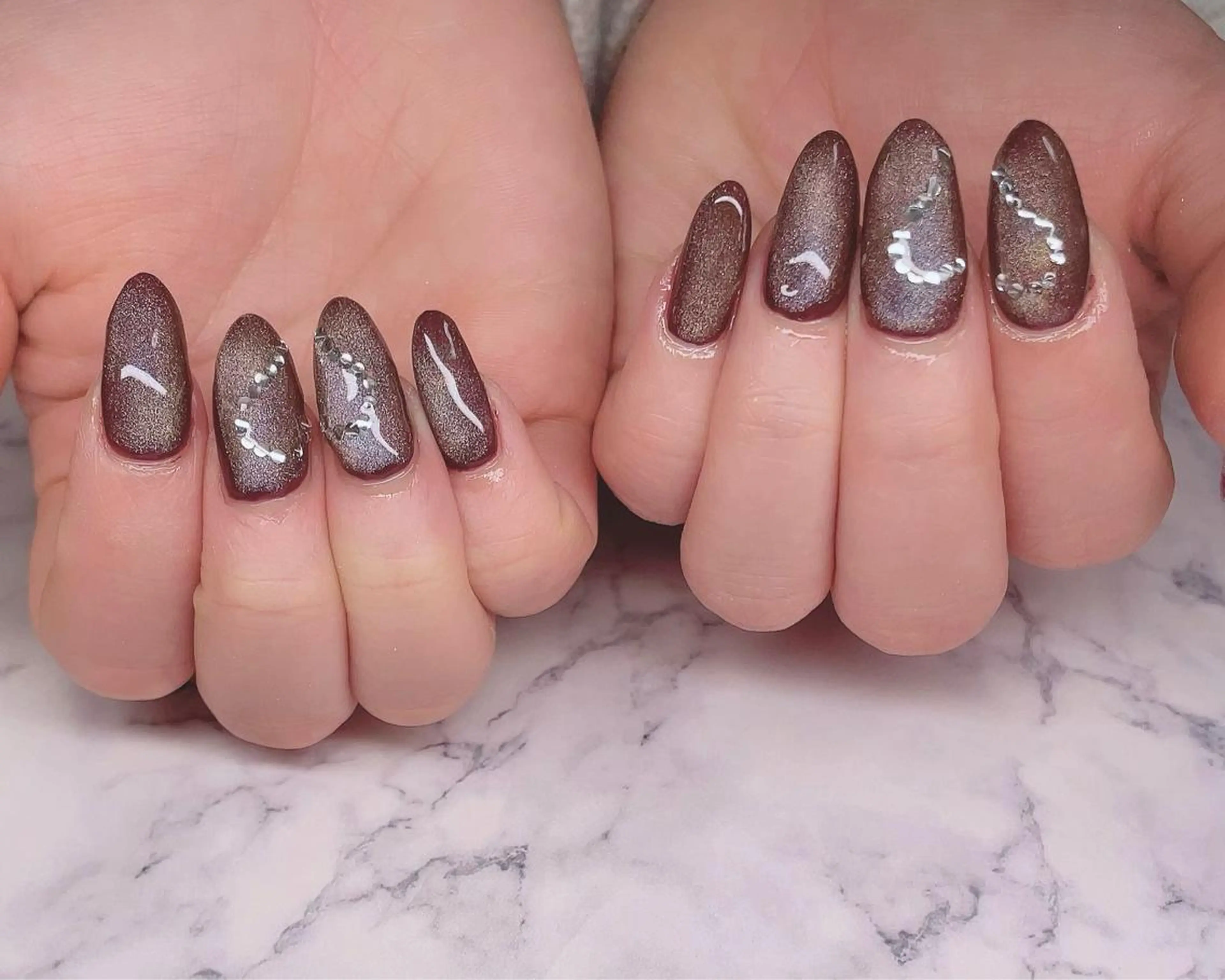 ロング ネイル ブラウン ハート マグネットネイル ストーンネイル バレンタイン ハンドネイル NailbyN所属・Nail_by N1のネイルデザイン