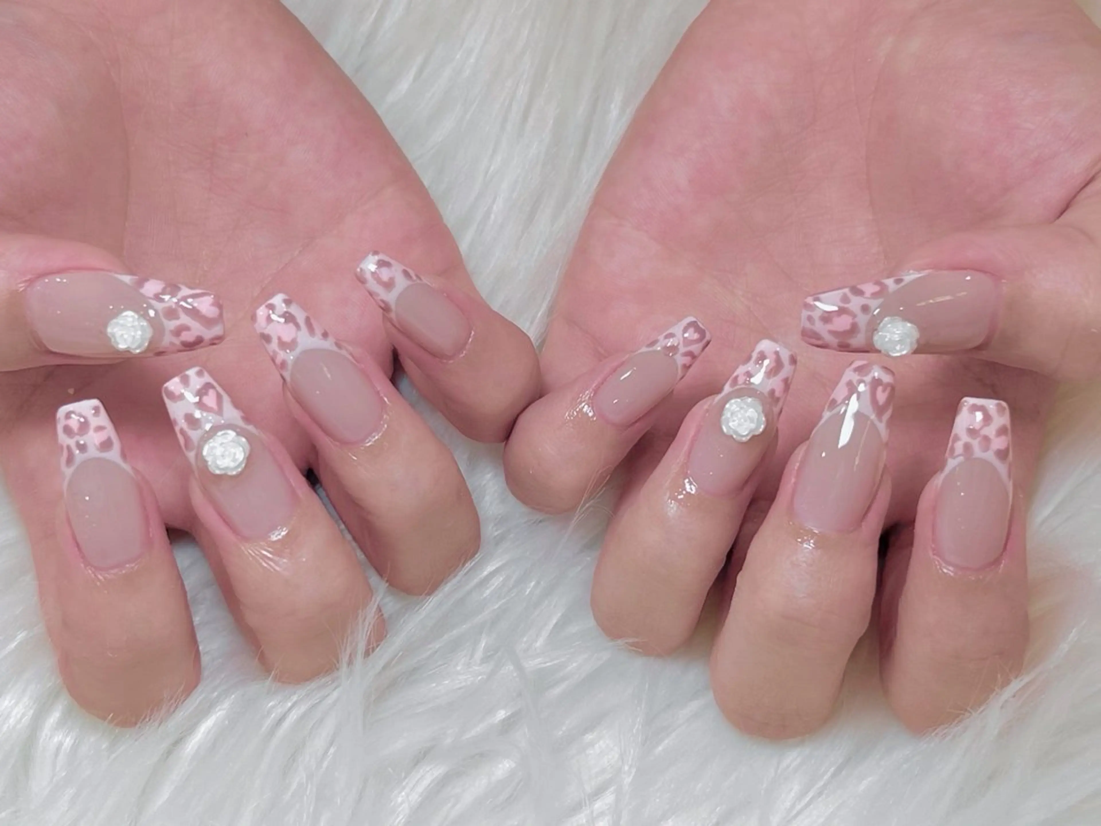 ネイル アニマル柄 フレンチネイル ピンク ハンドネイル FLY Nail Salonのネイルデザイン