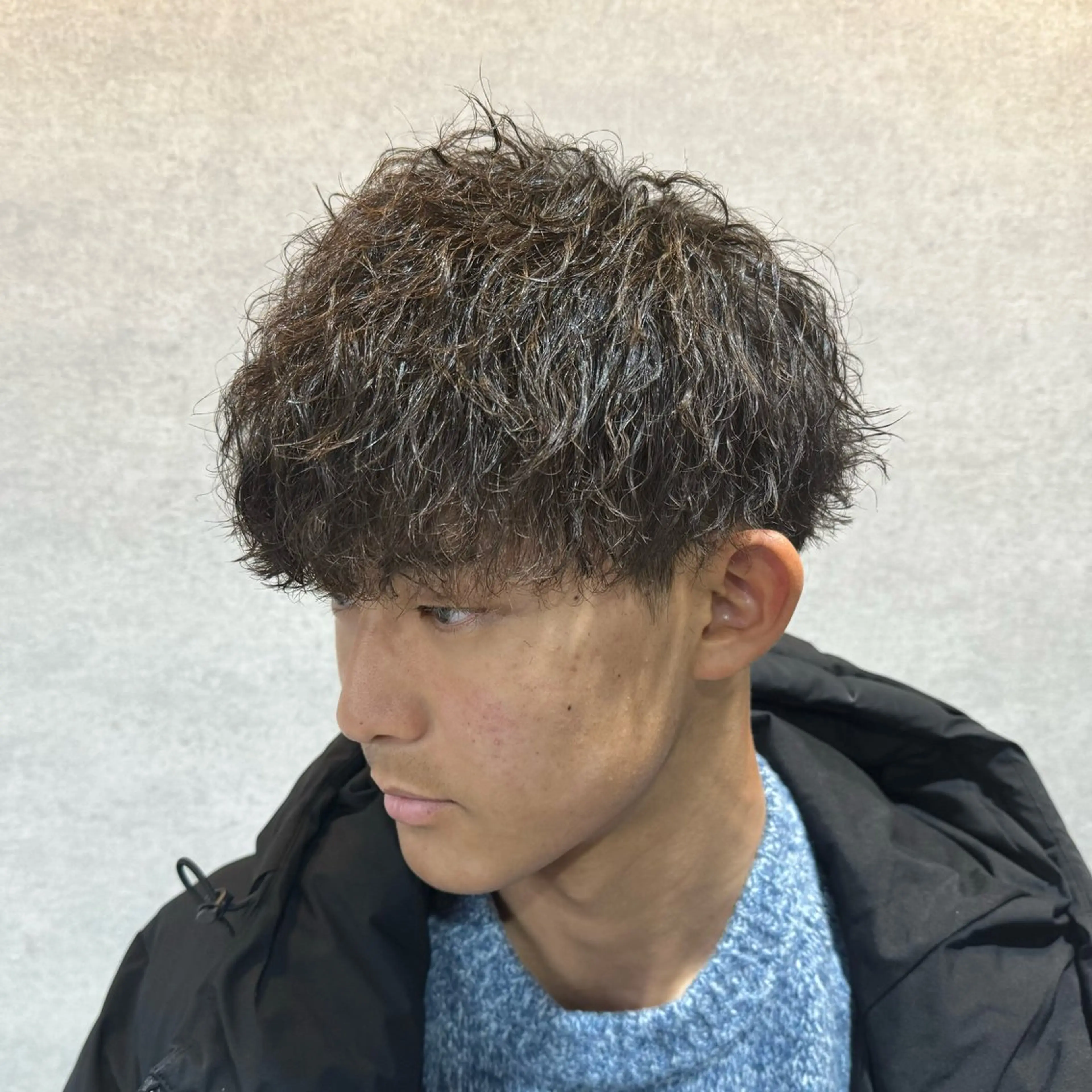 ショート カラー パーマ ヘアアレンジ メンズ センターパート メンズハイライト メンズメッシュ マッシュ メンズパーマ カット パーマ トリートメント ヘッドスパ ヘアセット 仕上がり満足度No. 1🔥BLUCK🔥のヘアスタイル