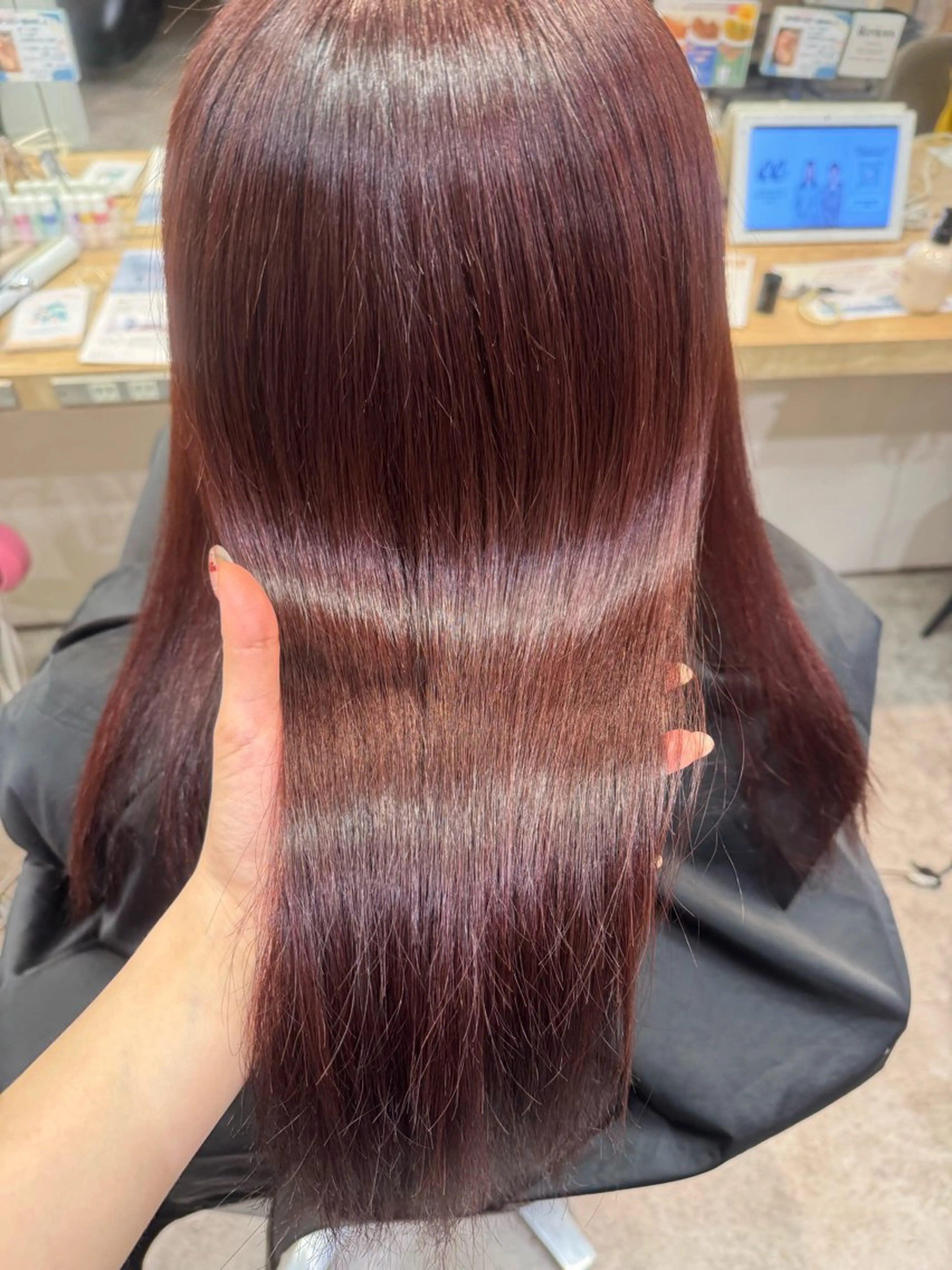 ロング カラー ボルドーカラー レッドカラー ヘアカラー トリートメント 美髪縮毛矯正/暖色 カラー/エクステのヘアスタイル