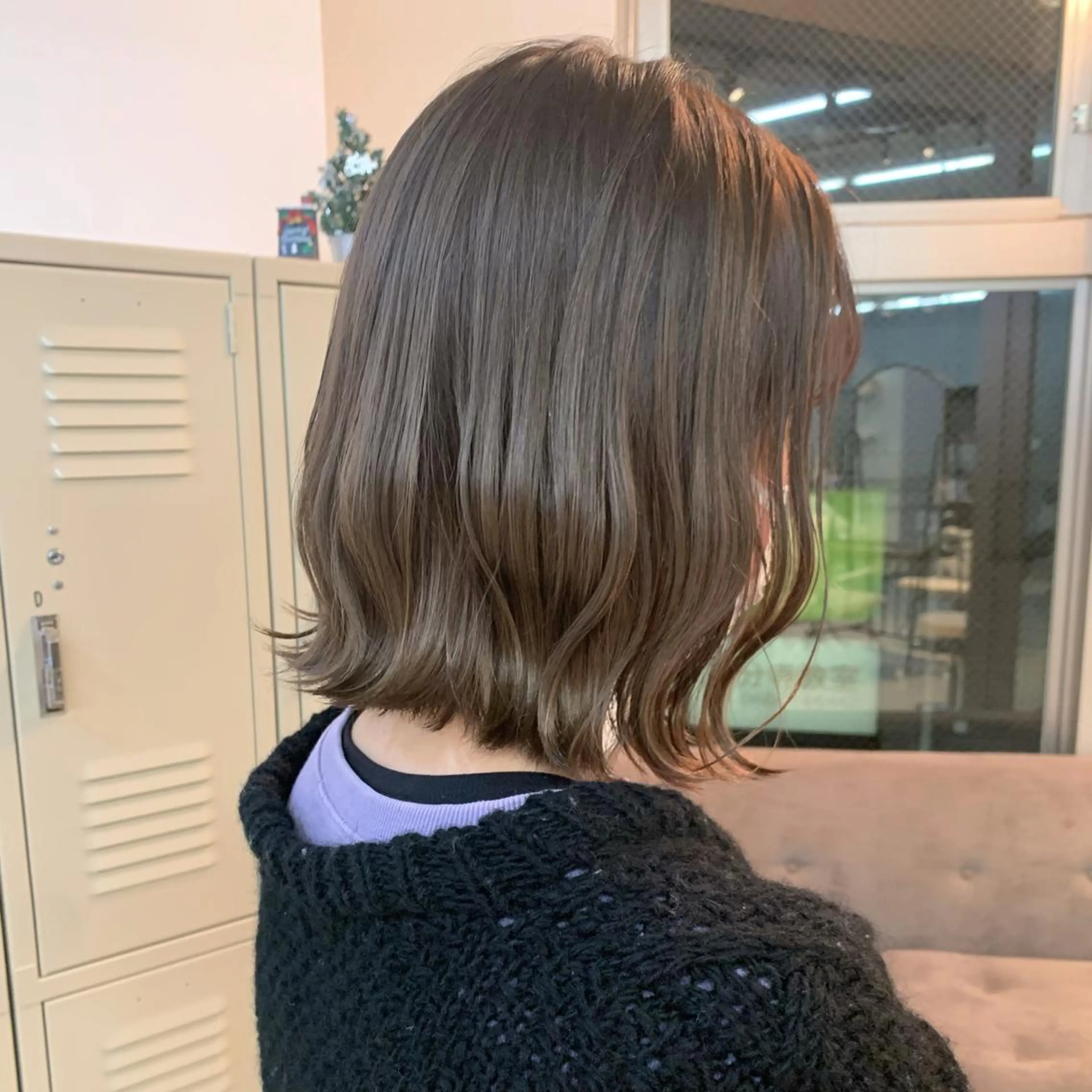 ミディアム カラー ベージュカラー iLi 《イリ》のヘアスタイル