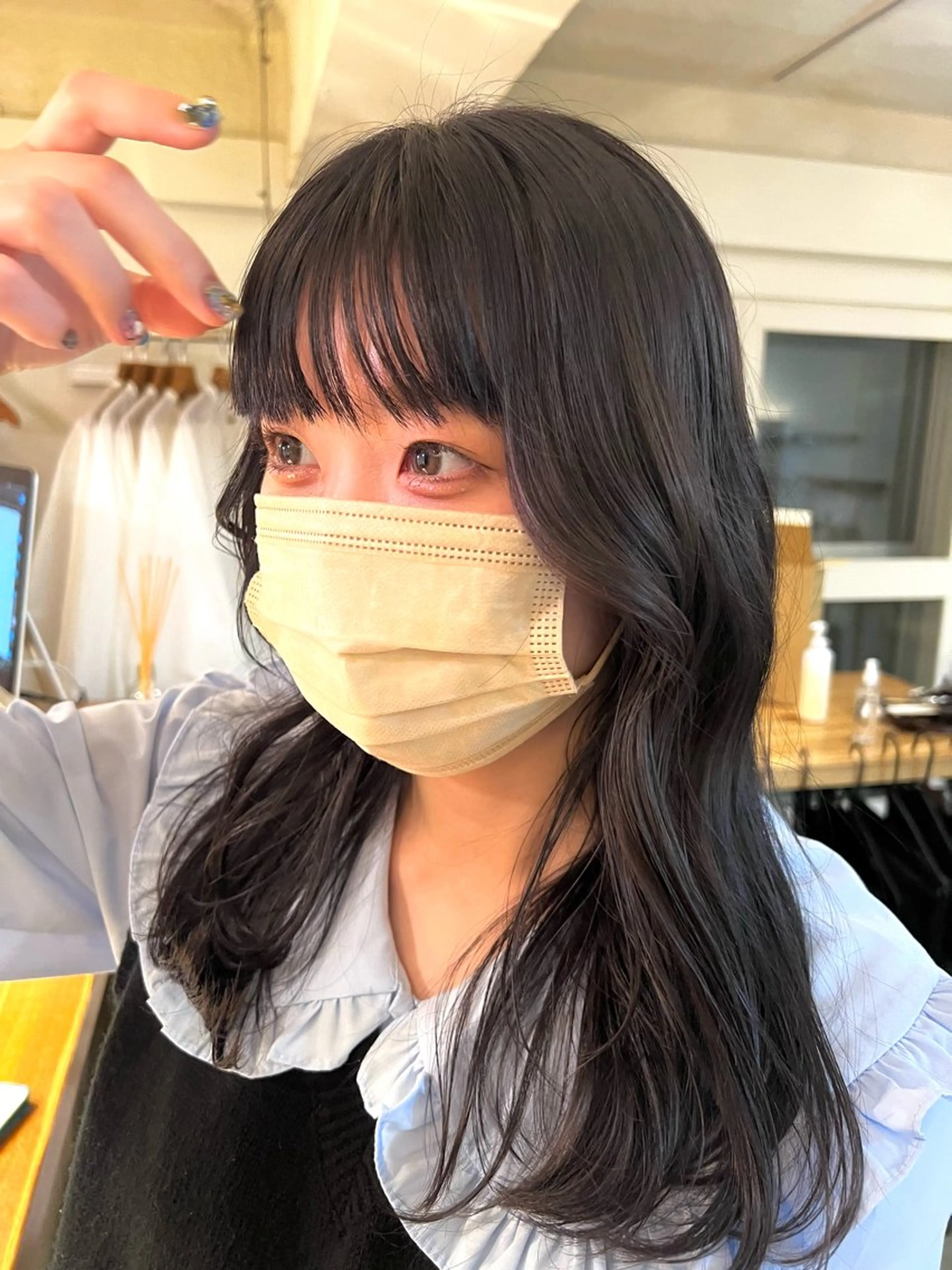 ロング カラー 黒髪 ブルーカラー ブルーブラック くびれヘア レイヤーカット 安達凜太郎 レイヤーカットのその他イメージ