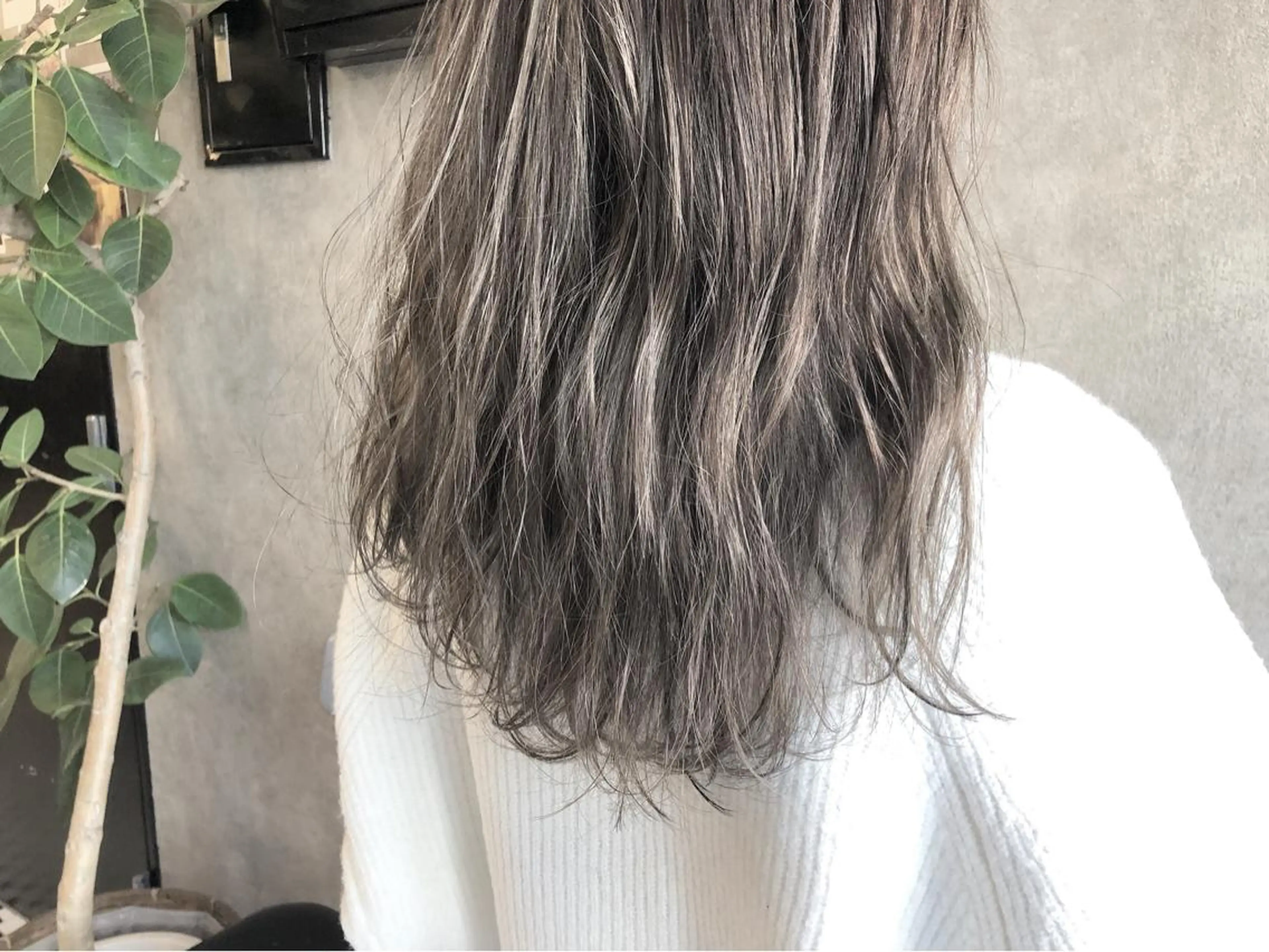 ミディアム カラー 顔周りレイヤー/韓国 ブリーチminamiのヘアスタイル