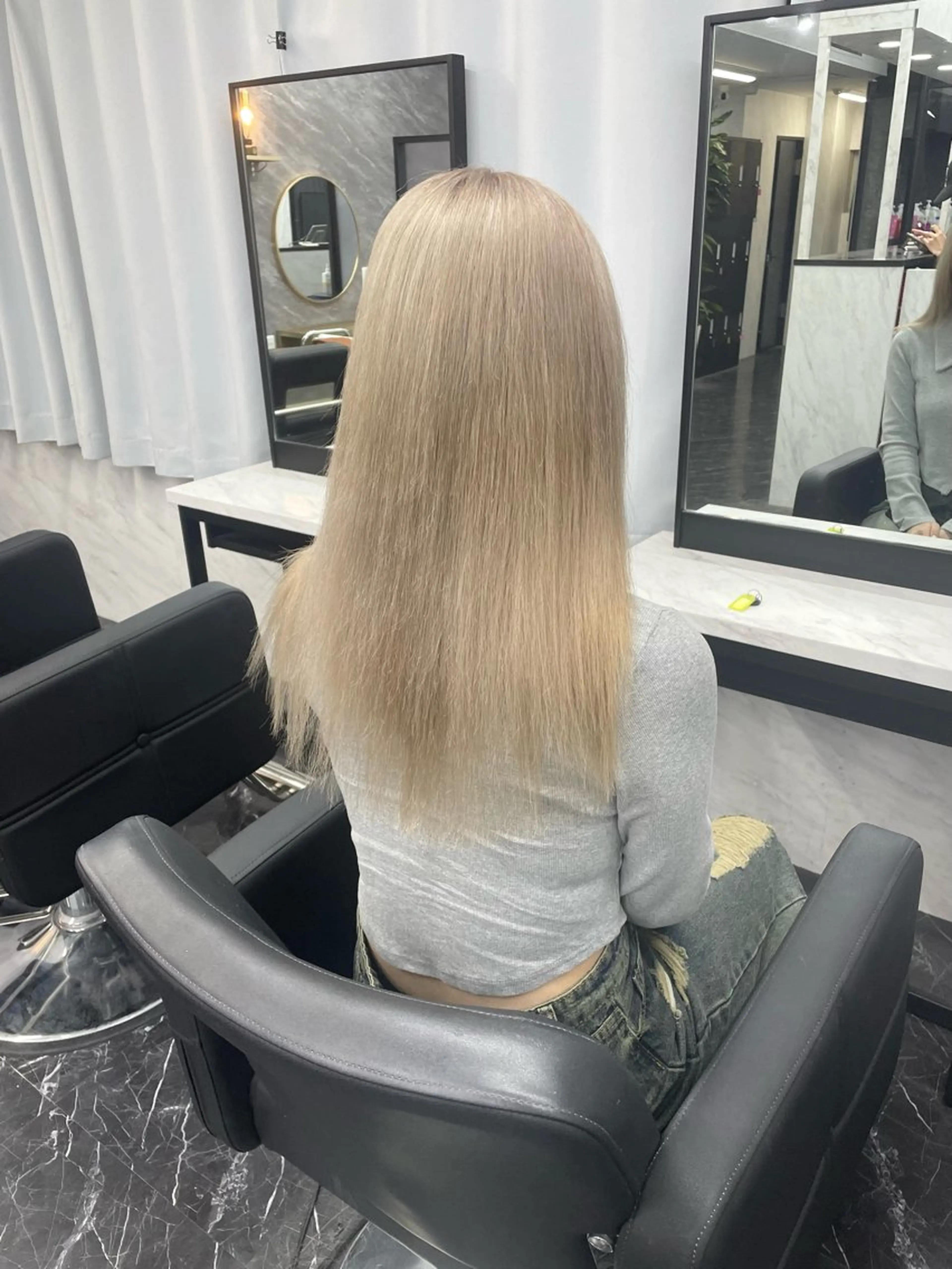 セミロング カラー ベージュカラー ホワイトベージュ カット ヘアカラー トリートメント Ria OSAKA　梅田所属・マリカ🦋韓国 ハイトーン/エクステのヘアスタイル