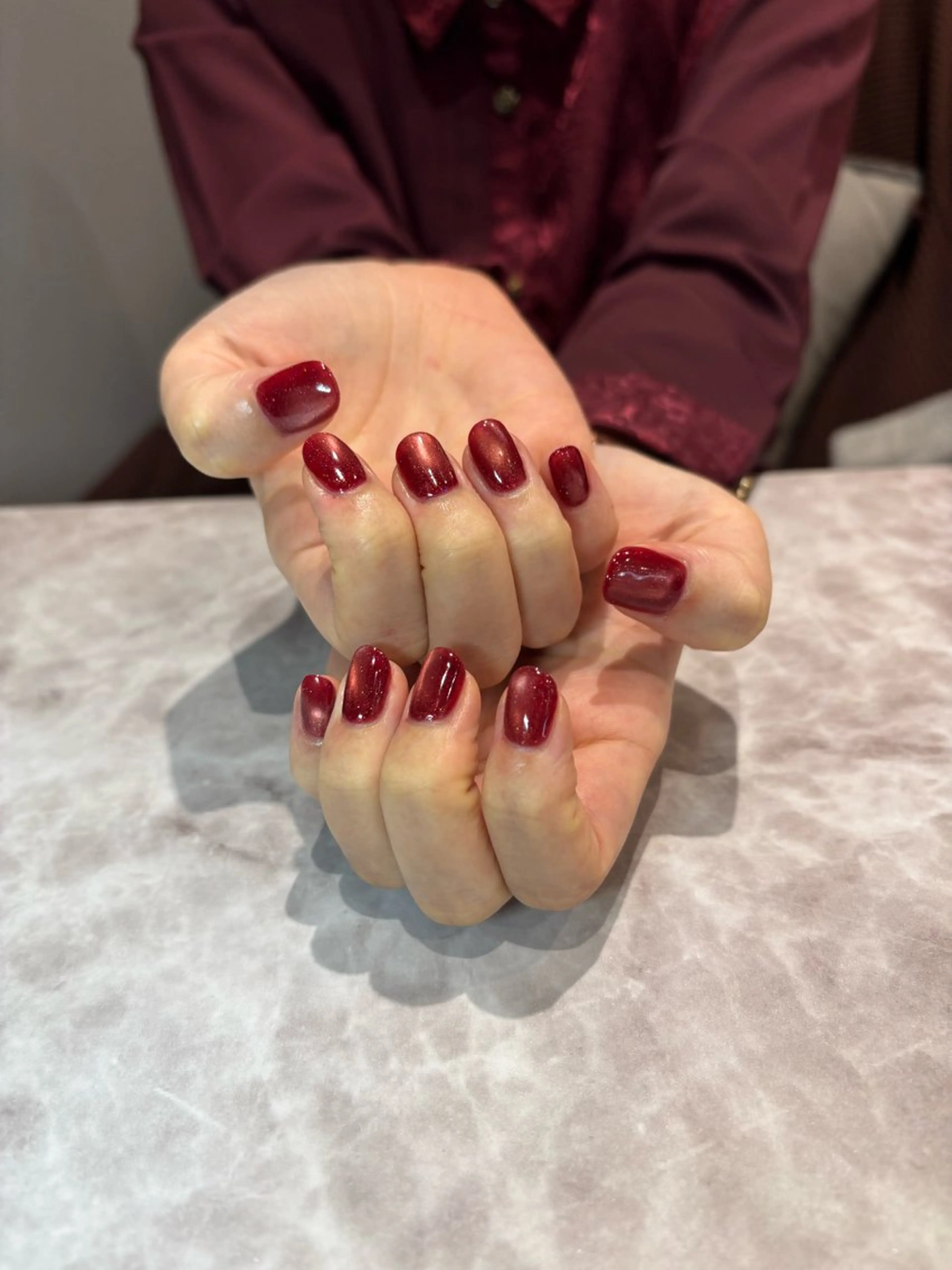 ネイル ブラウン マグネットネイル 赤色 佐藤 咲のネイルデザイン