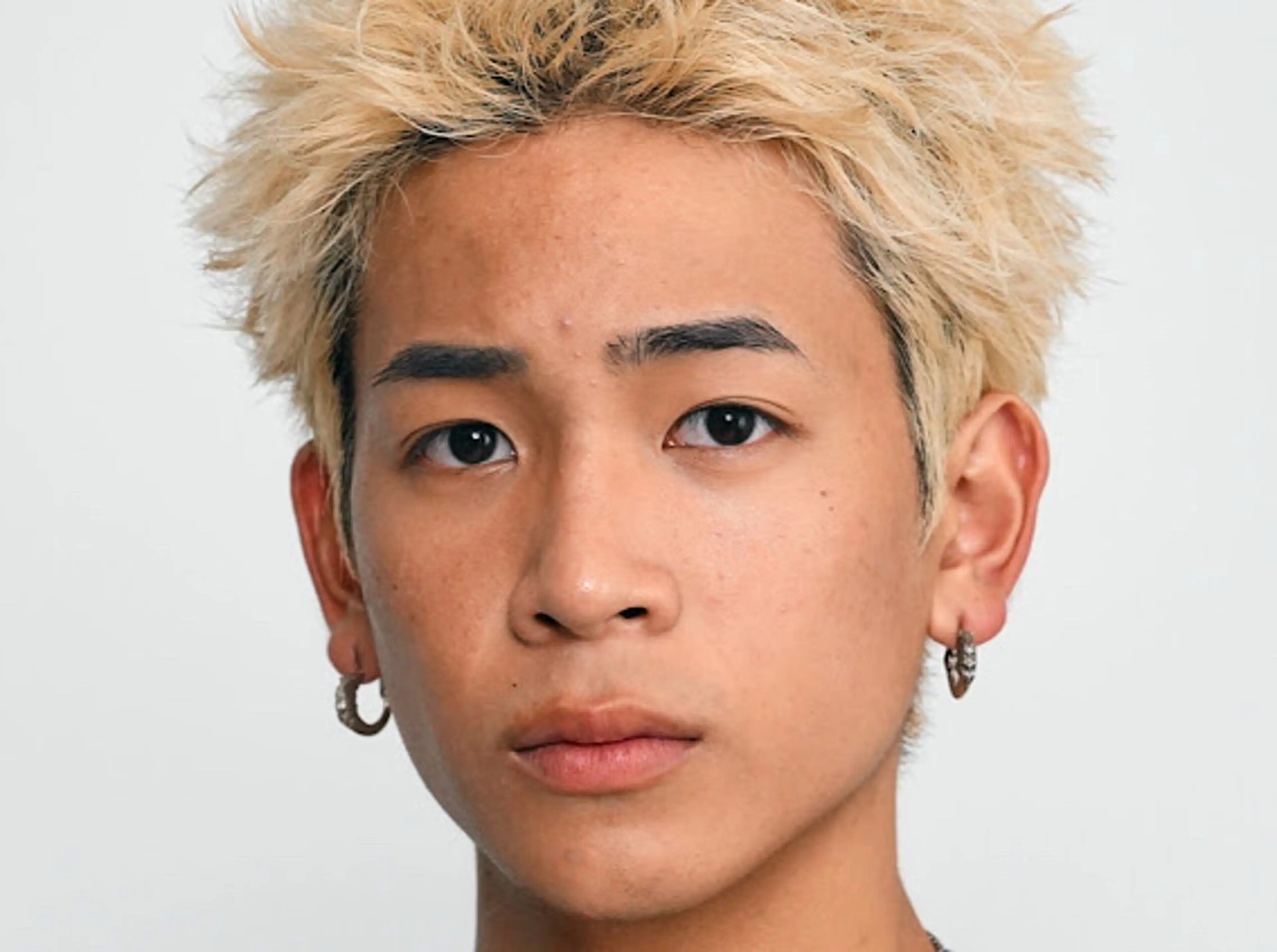 カラー メンズ メンズブリーチ ブリーチ ヘアカラー トリートメント フェザーパーマ原宿 fifth 凜空のヘアスタイル