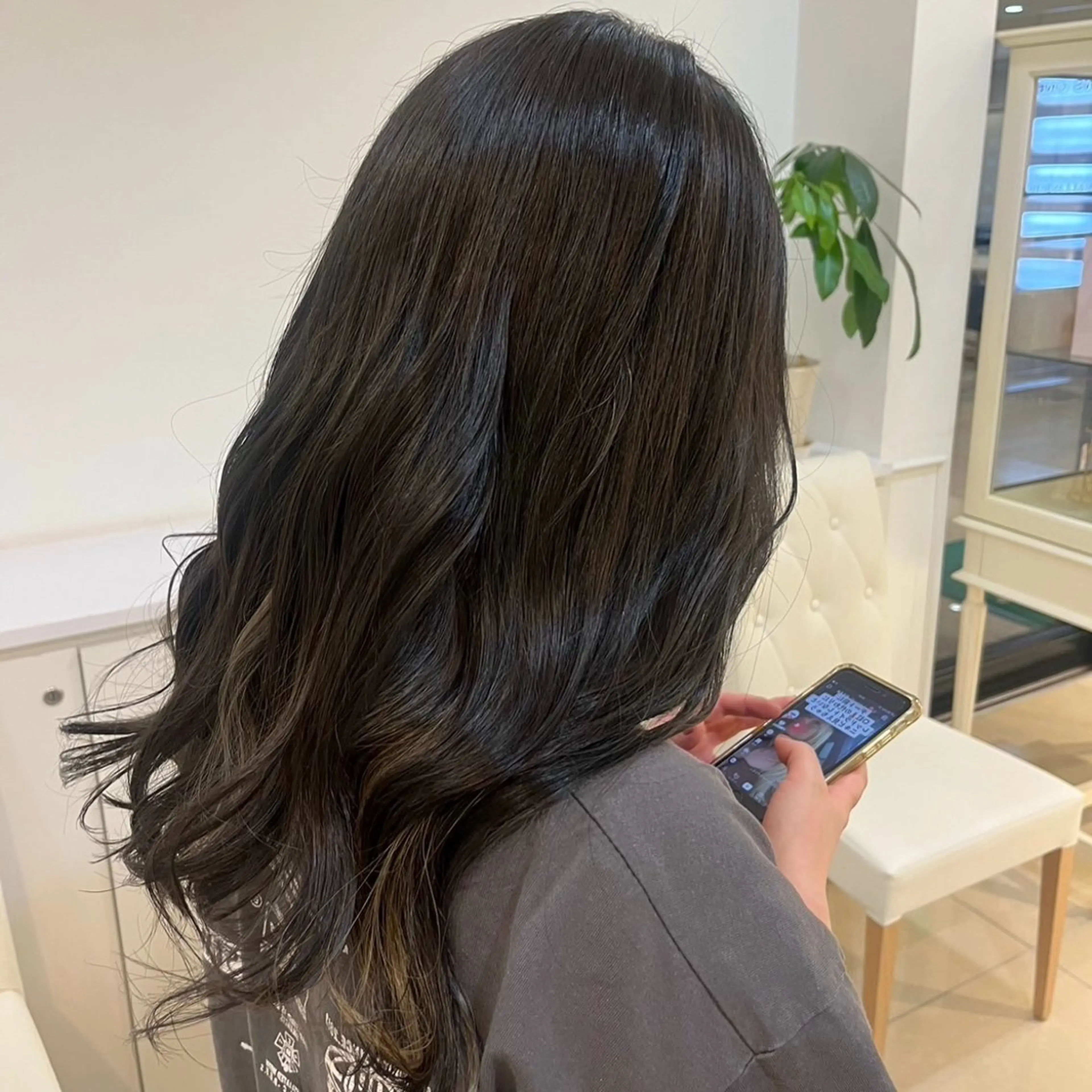 ロング カラー 吉永 百合香のヘアスタイル