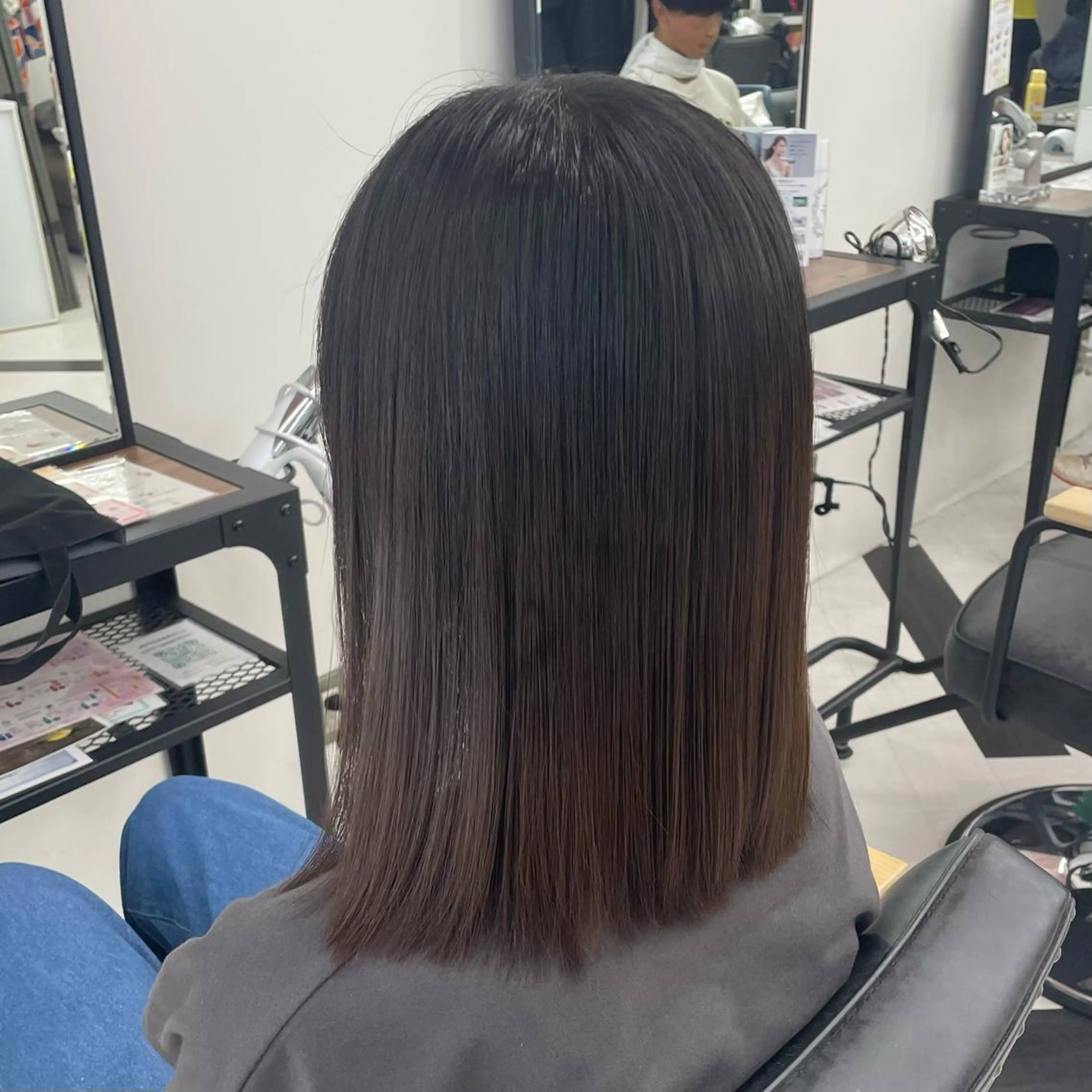 ショート カラー パーマ ヘアアレンジ メンズ キッズ ネイル マツエク・マツパ アイブロウ トリートメント ブラウン mona/ ストレートスタイル✨のヘアスタイル