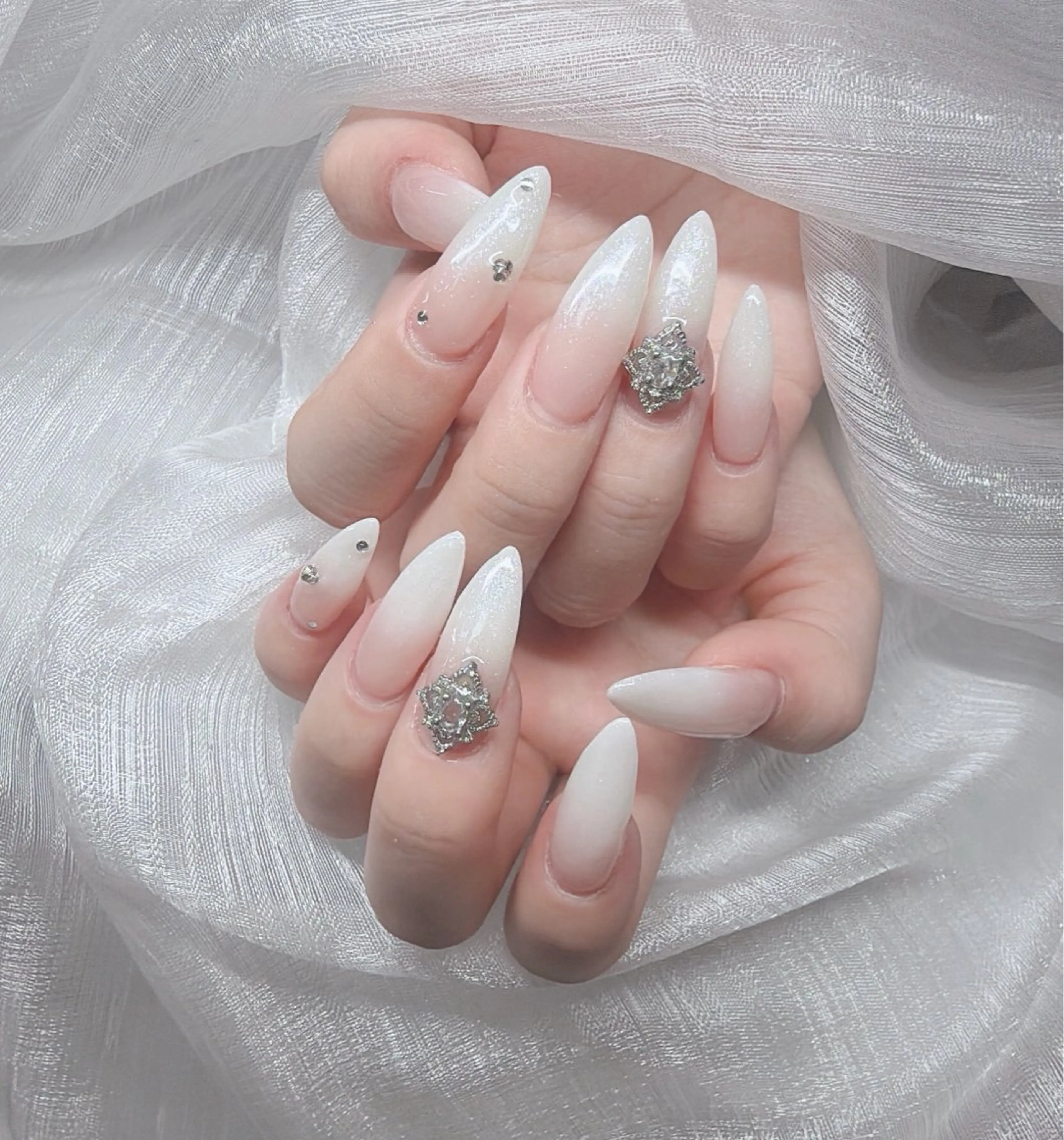 ネイル ハンドネイル Lee Nailsのネイルデザイン