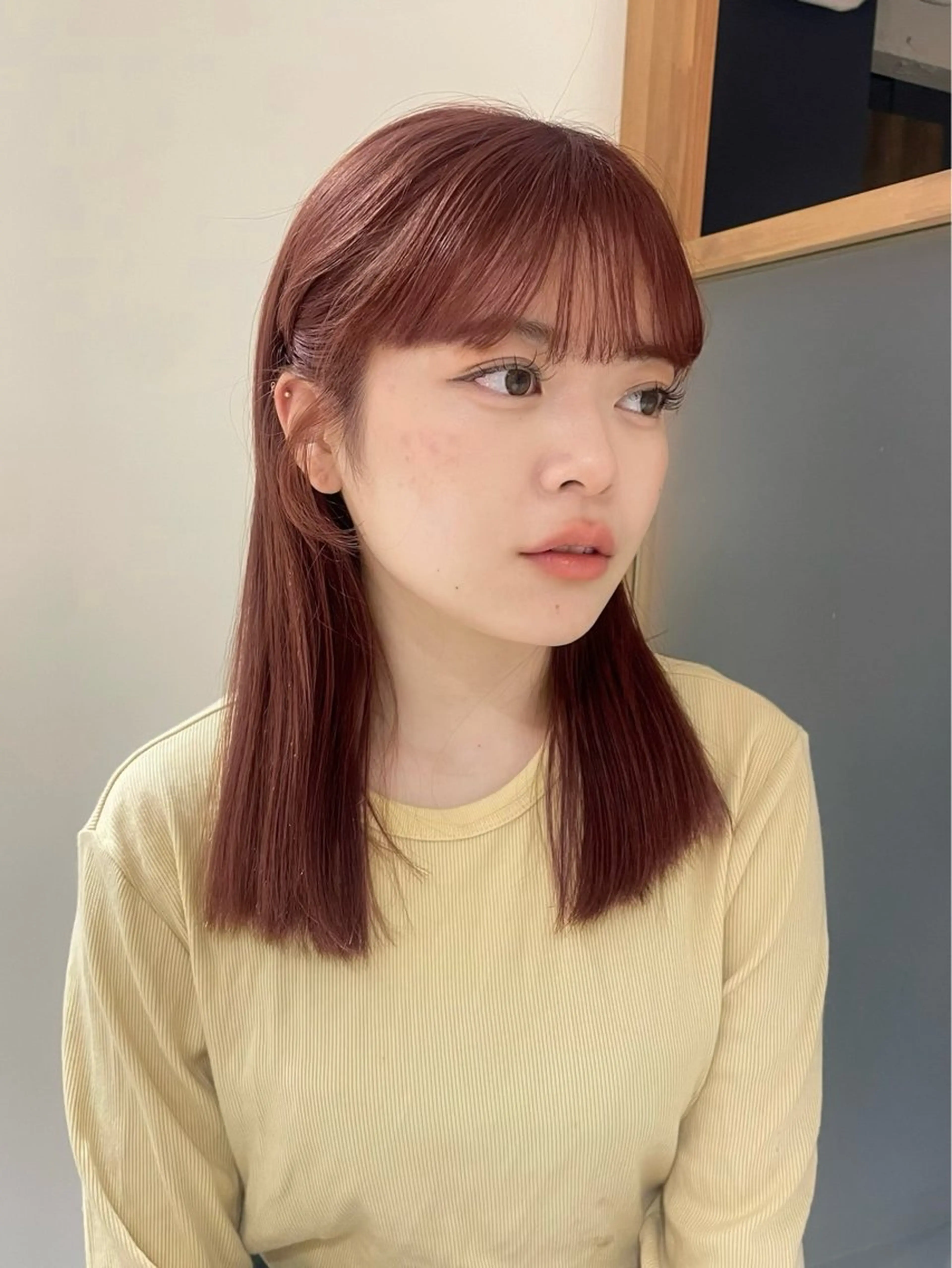 ミディアム カラー アッシュ ベージュカラー ブリーチ 透明感カラー ダブルカラー カット ヘアカラー トリートメント mei｜顔まわり ×透明感カラーのヘアスタイル