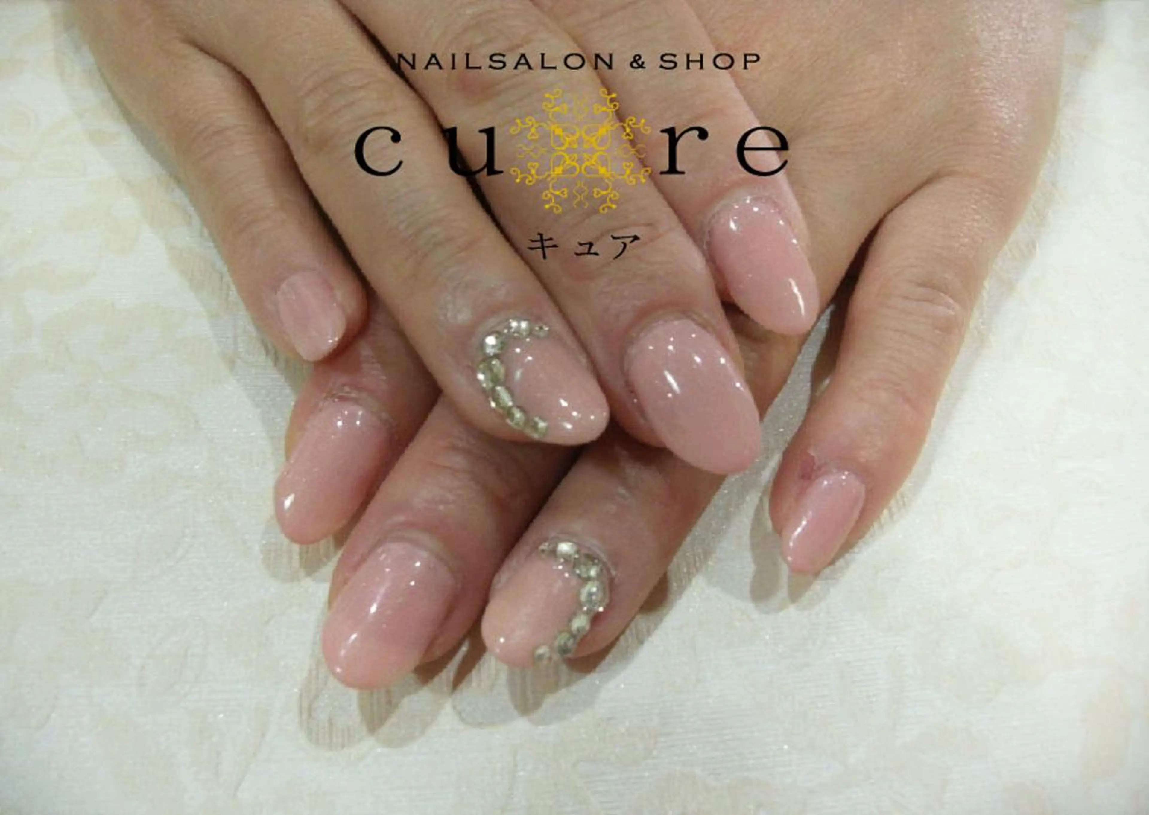 ミディアム ネイル ストーンネイル ハンドネイル ネイルサロン Cureのネイルデザイン