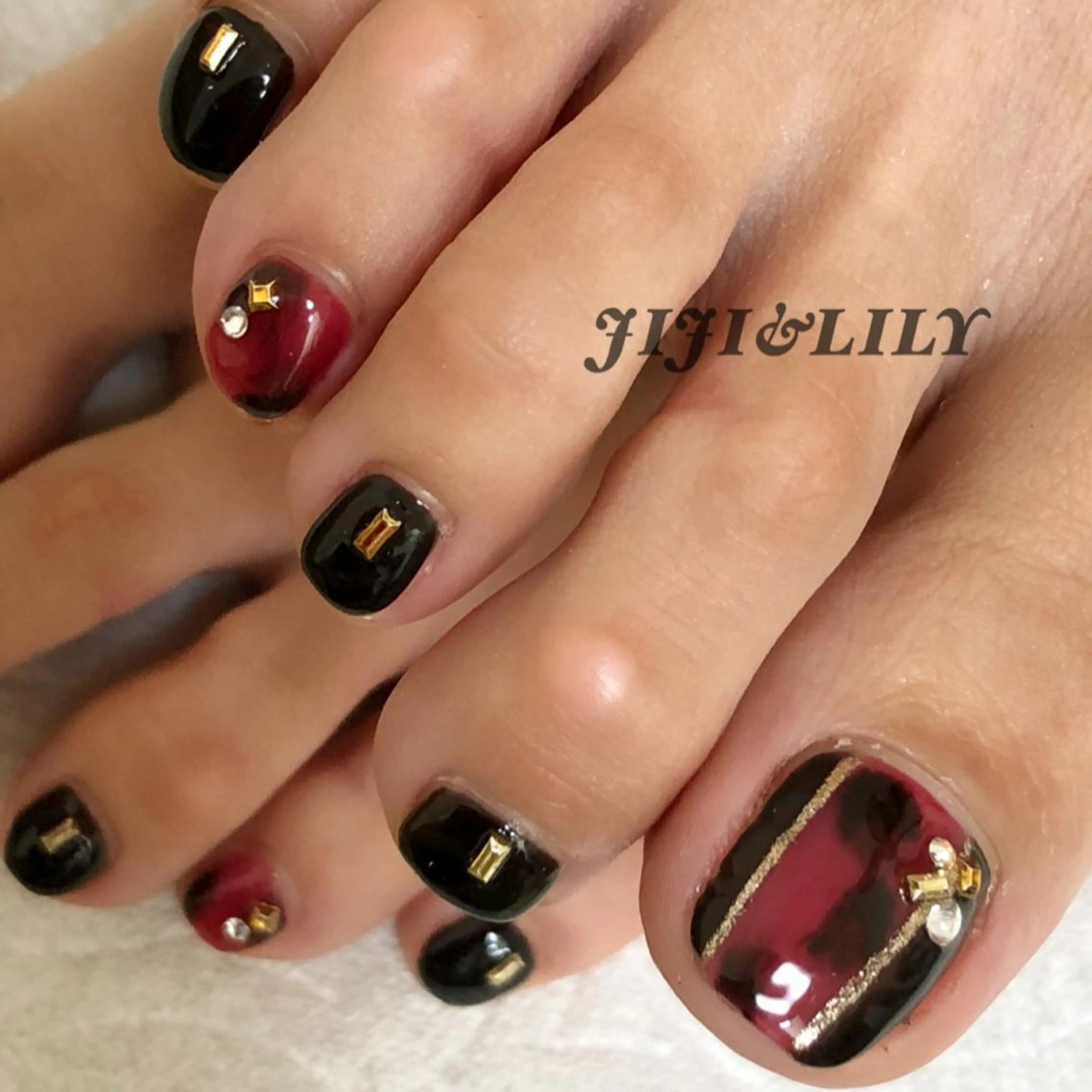 ネイル べっ甲ネイル 赤色 フットネイル 豊田 圭子のネイルデザイン