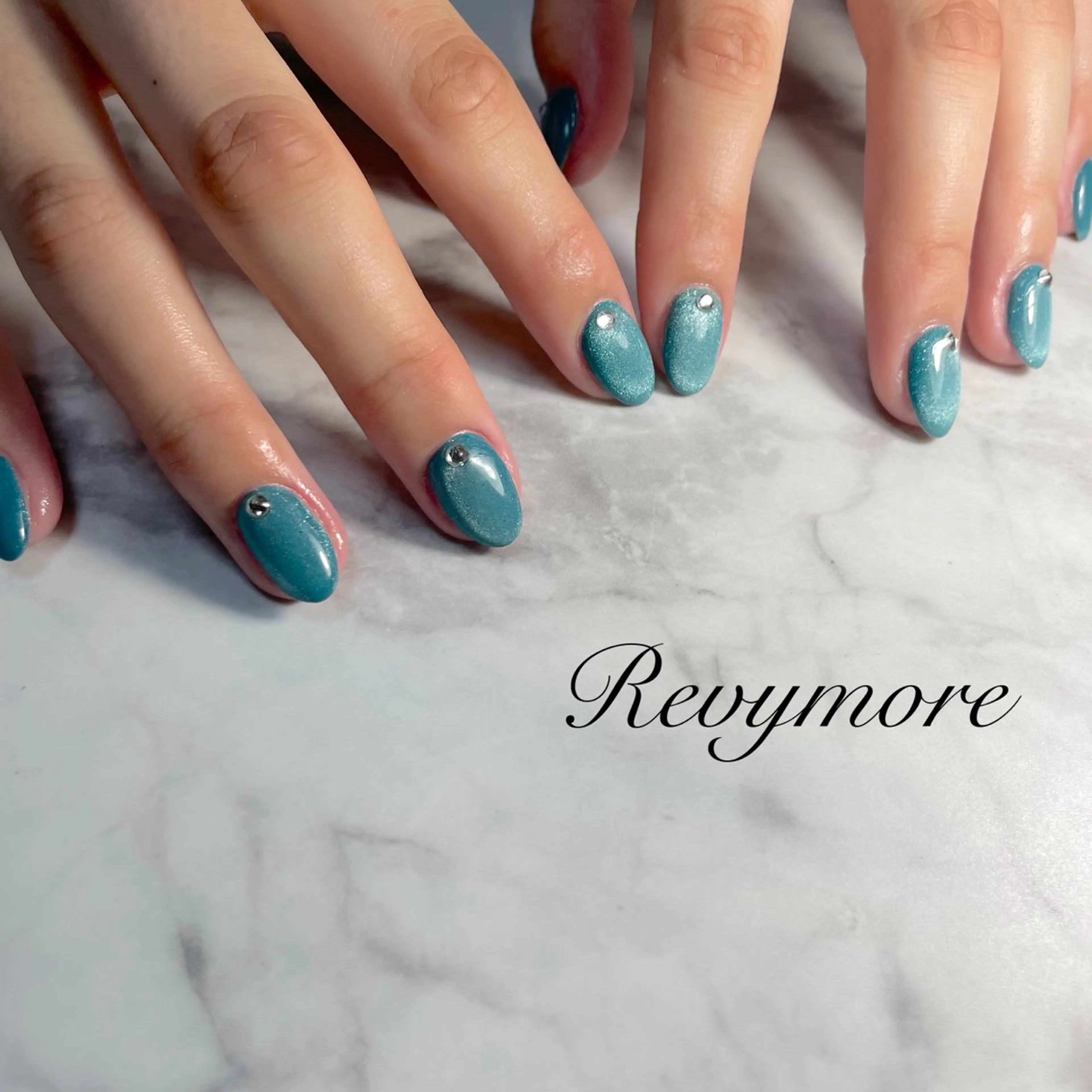 ネイル ジェルネイル 卒業式 キラキラネイル 韓国ネイル マグネットネイル nail salon Revymoreのネイルデザイン