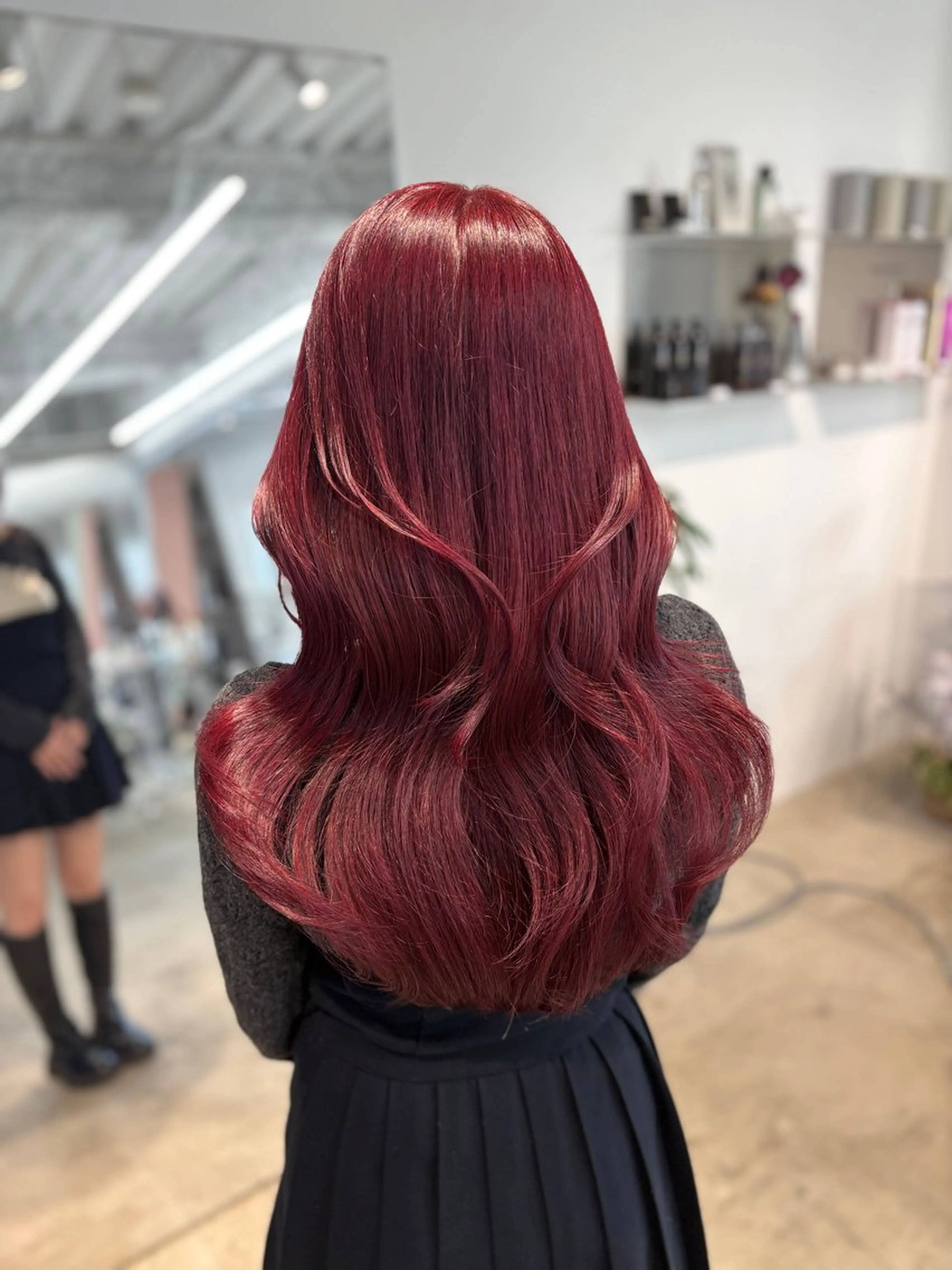 ロング カラー ブリーチ ボルドーカラー ダブルカラー ブリーチなしカラー ピンクカラー SOKI｜赤髪 ×レイヤー｜外苑前のヘアスタイル
