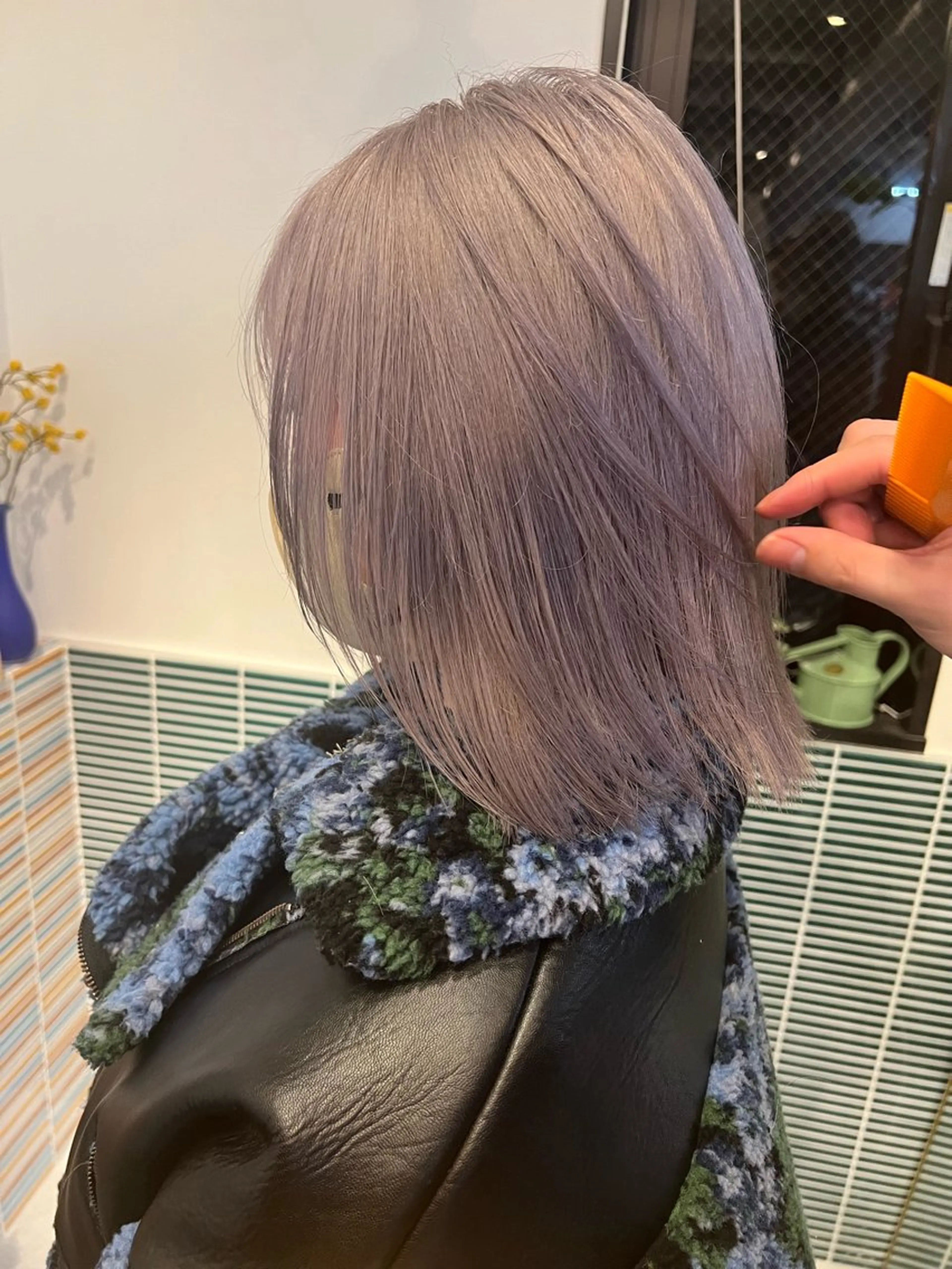 ミディアム カット ヘアカラー ミルクティーベージュ outaのヘアスタイル