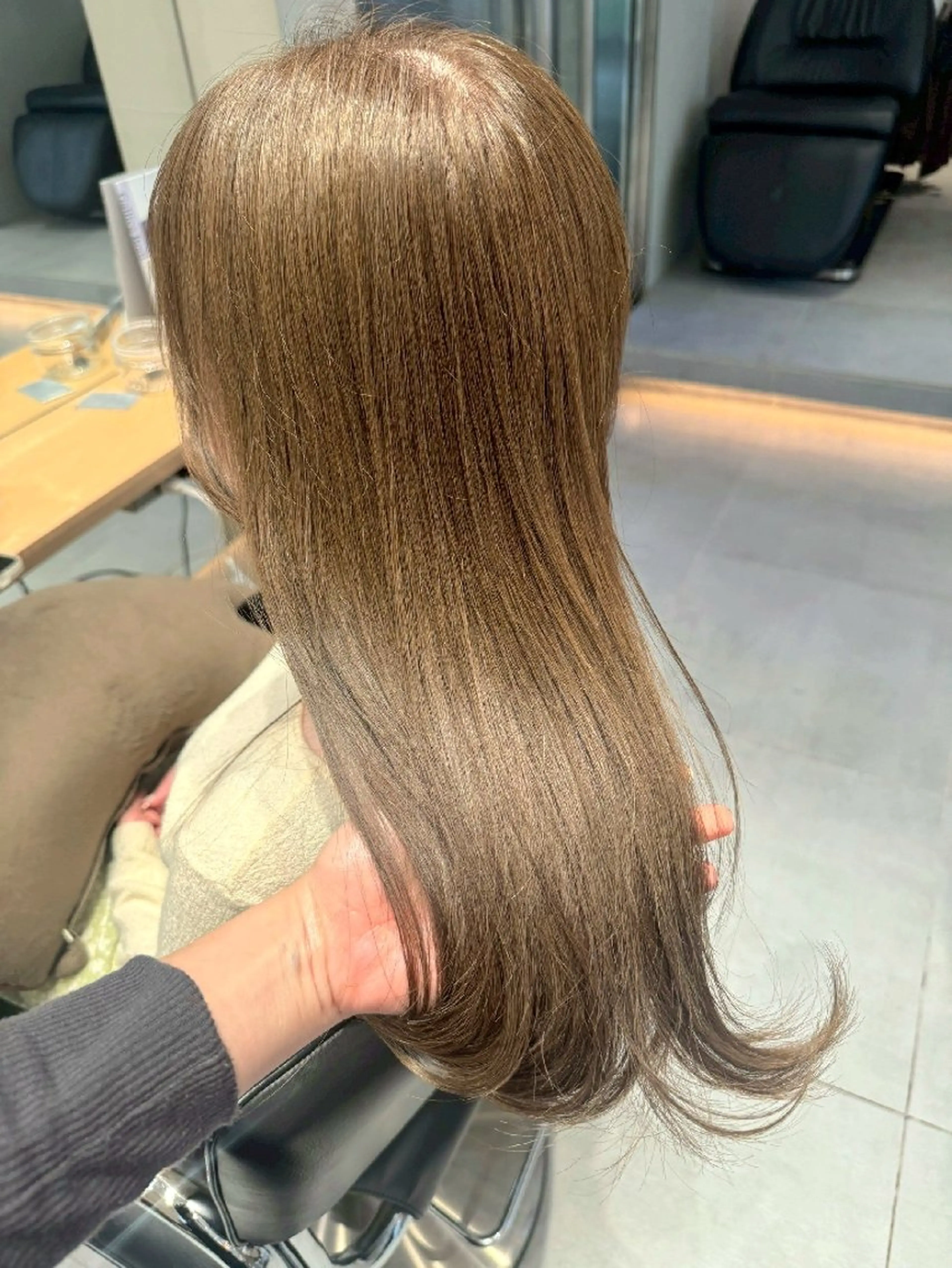 ロング カラー ベージュカラー ブリーチ オリーブベージュ あかり/ 艶カラー/メンズのヘアスタイル