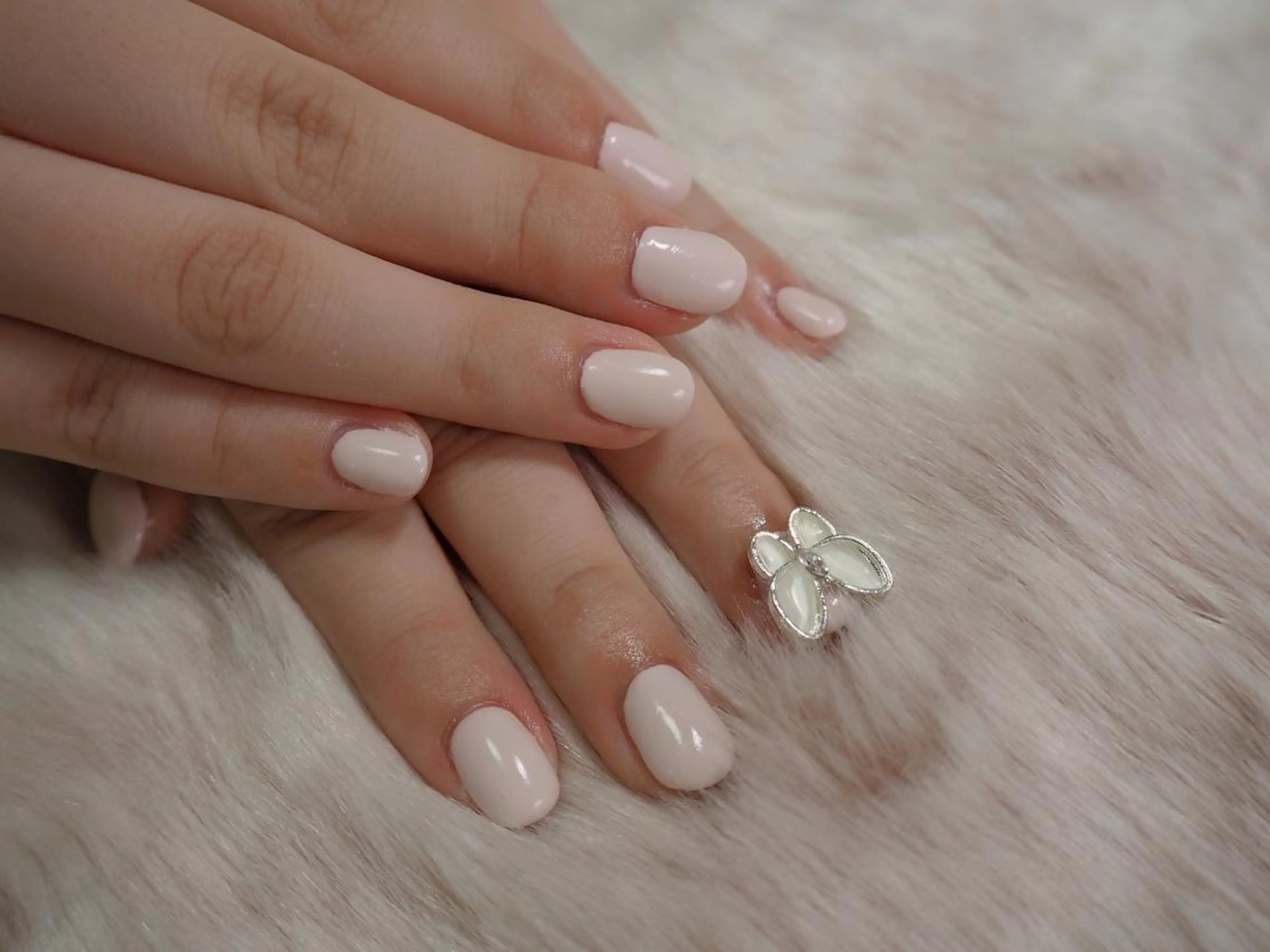 ネイル ワンカラーネイル オーナーネイリスト MAKIのネイルデザイン