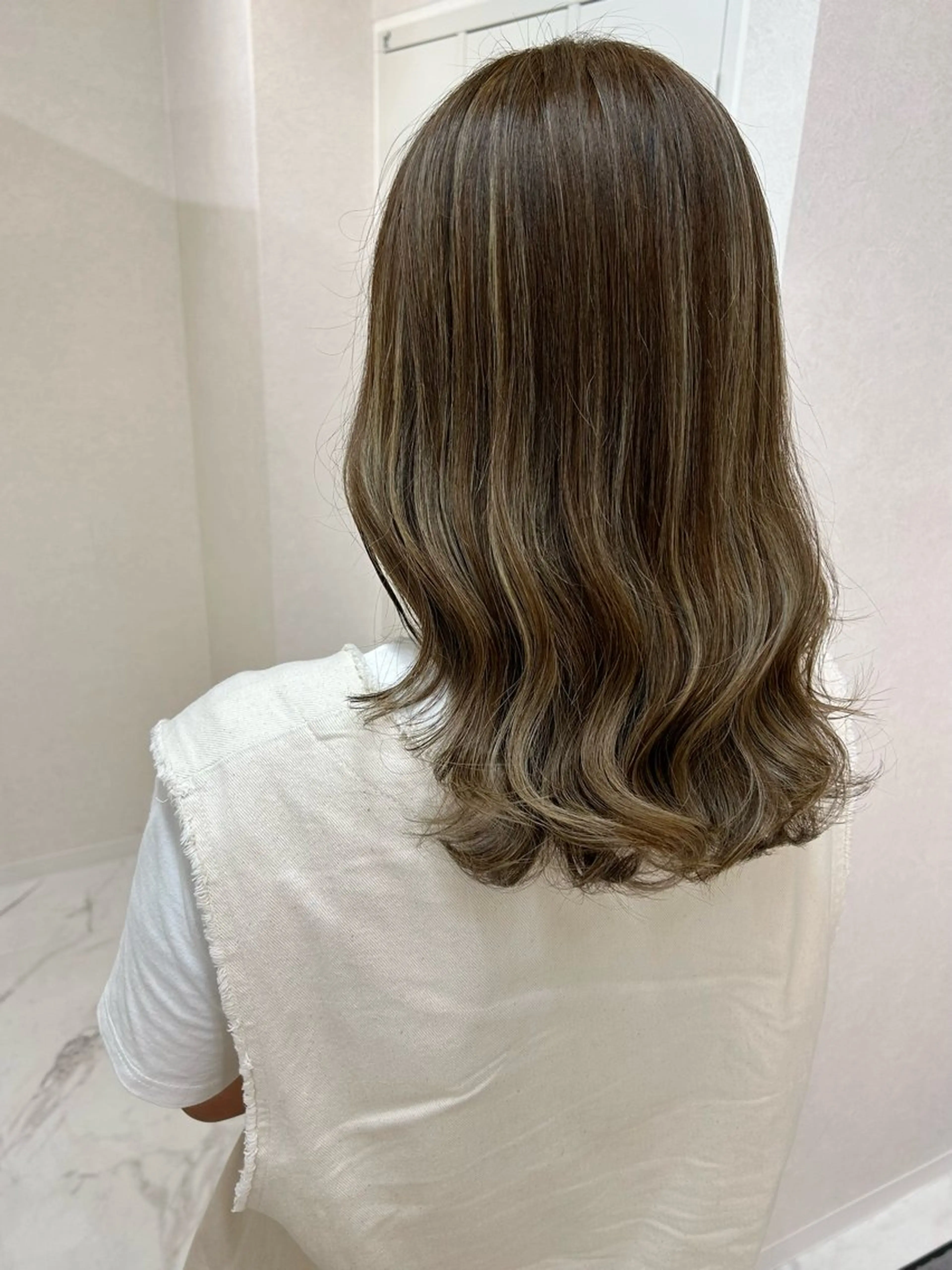 セミロング カラー ベージュカラー ハイライトカラー ハイライト カット ヘアカラー トリートメント Saori / さおりのヘアスタイル