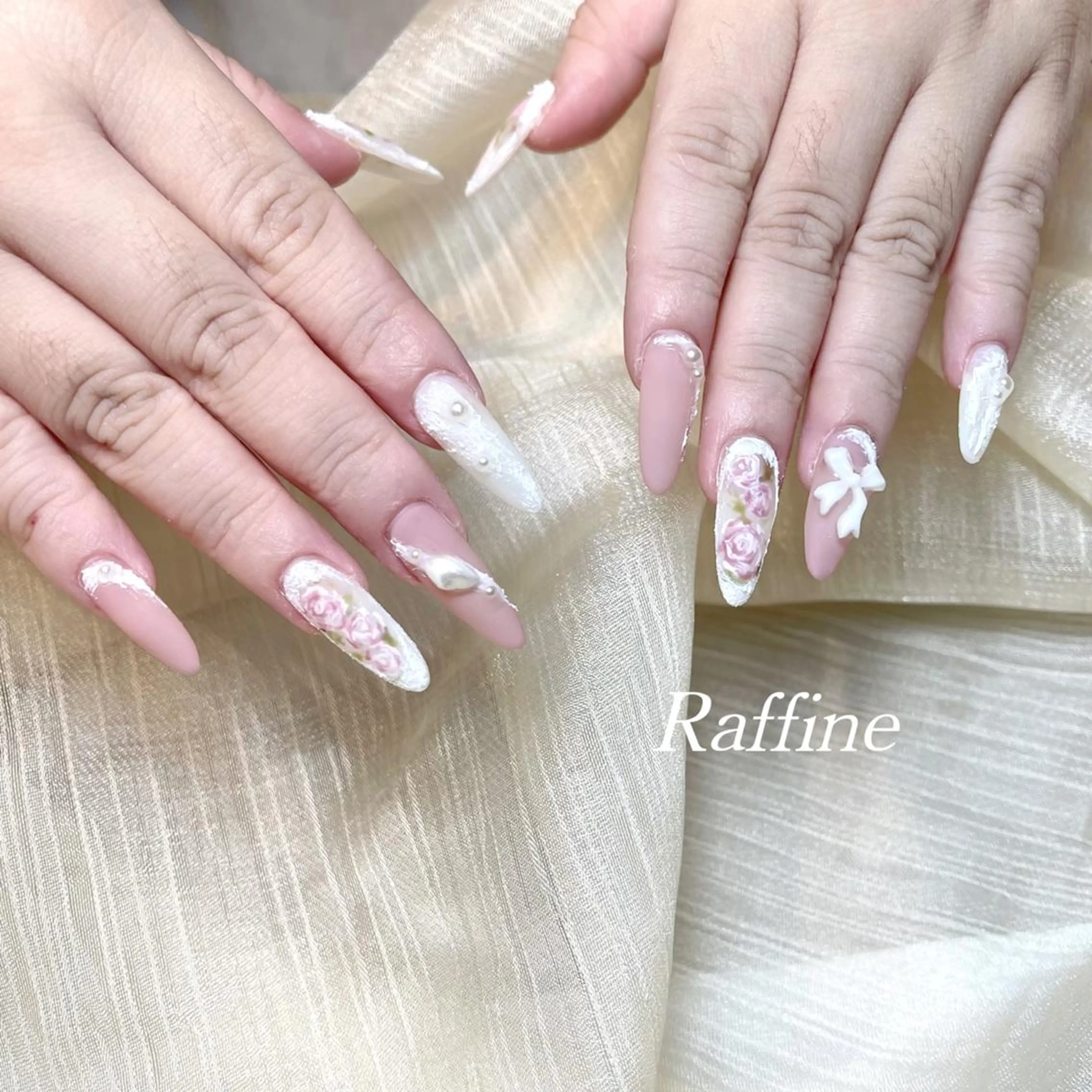 ネイル RAFFINE haru🦋🩵のネイルデザイン