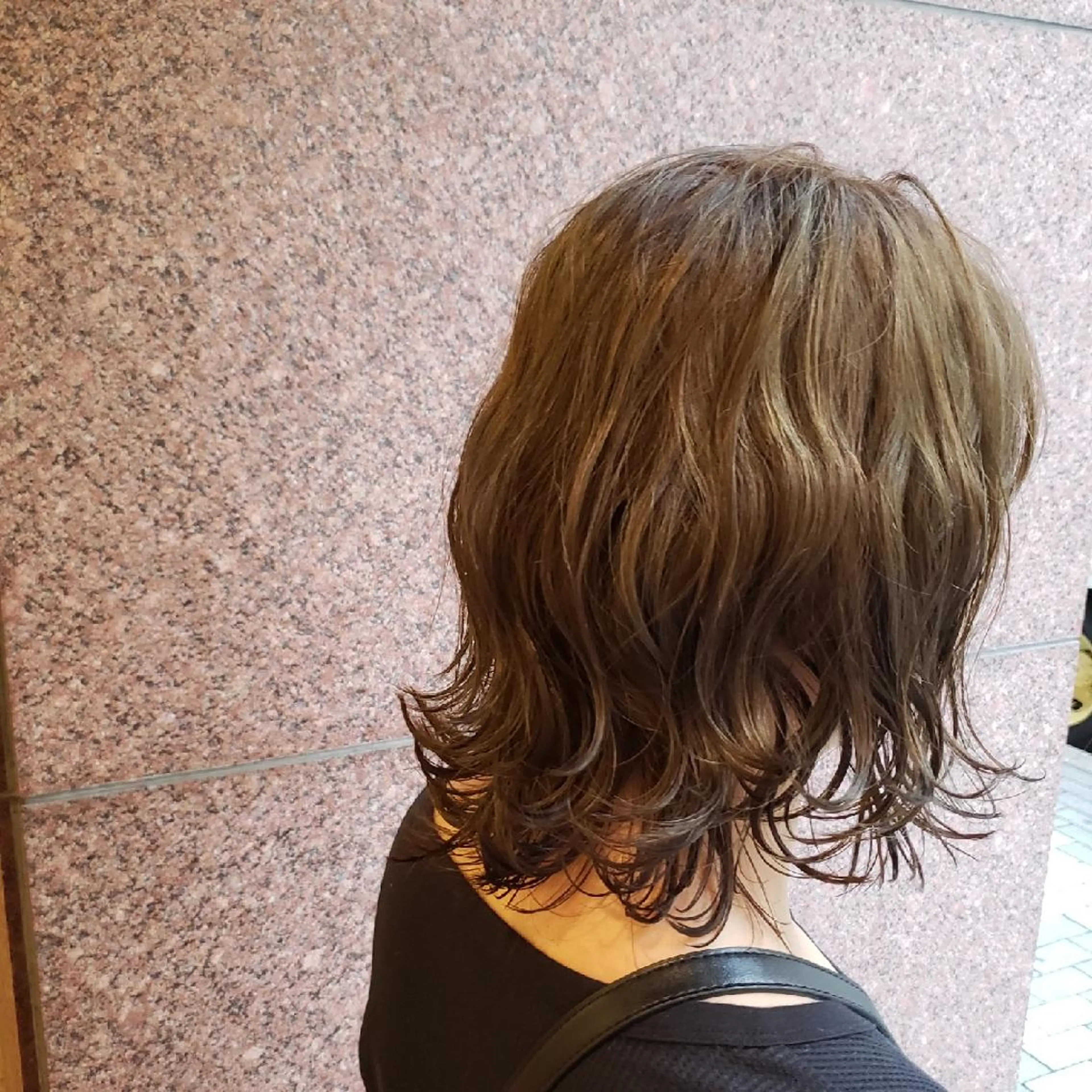 ミディアム カラー ベージュカラー ハイライトカラー オリーブベージュ ハイライト ヘアカラー 美谷添（ミヤゾエ） まどか大人ヘアサロンのヘアスタイル