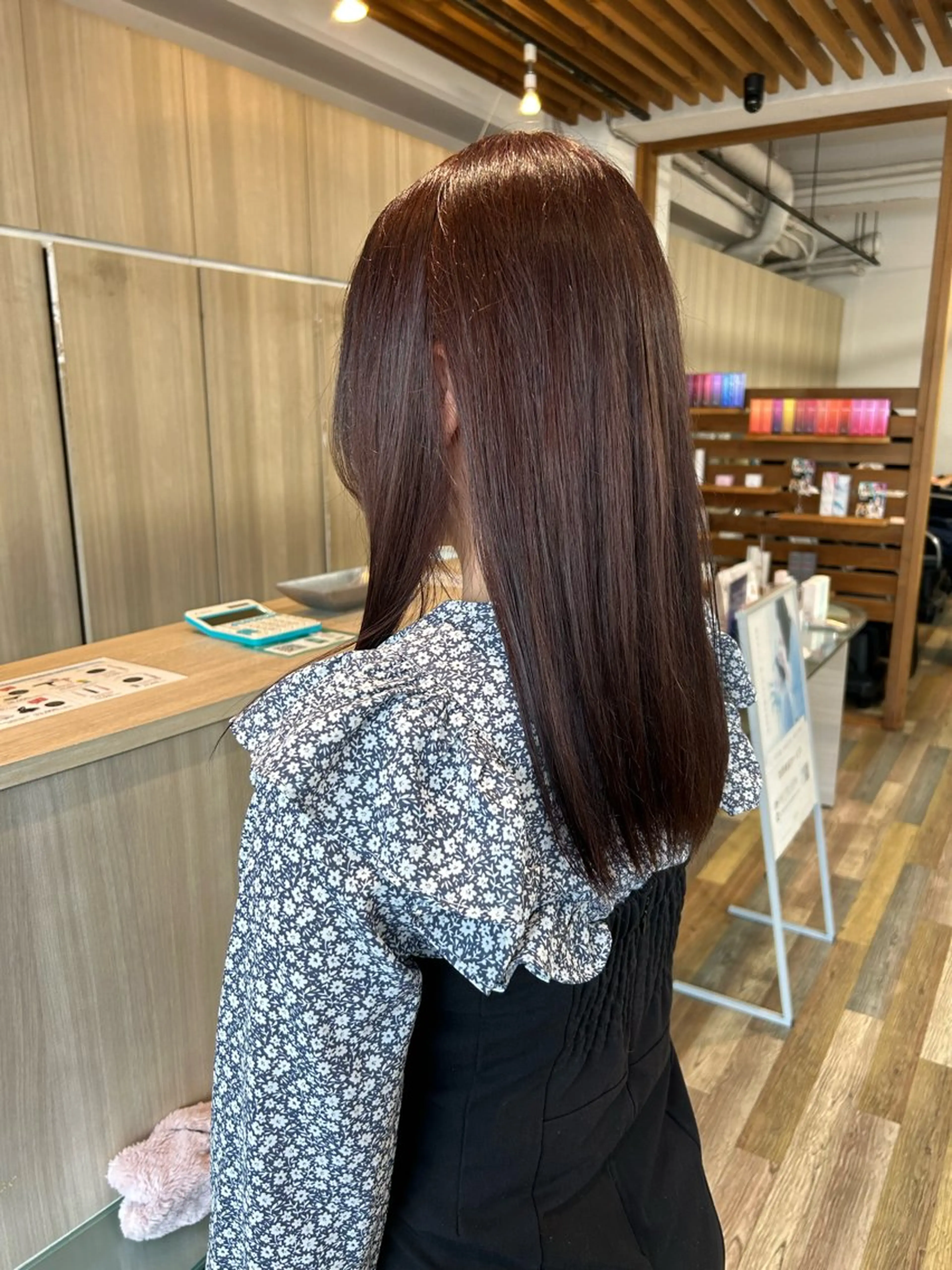 セミロング 志賀　輝/ハイライト /縮毛矯正/髪質改善のヘアスタイル