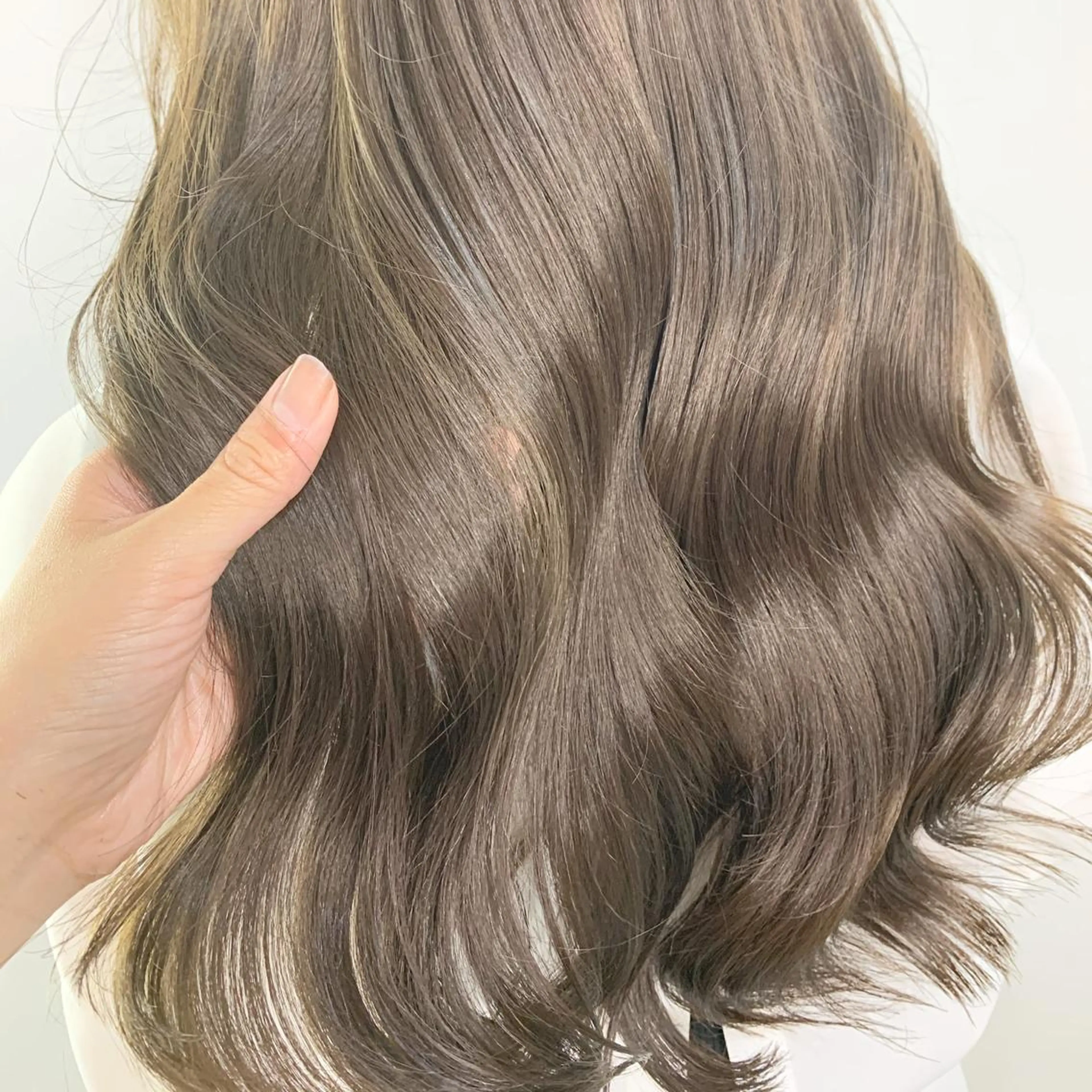 ミディアム カラー ヘアアレンジ ミディアムパーマ アディクシーカラー ベージュカラー グレージュ ハイライトカラー カット ヘアカラー トリートメント ヘッドスパ ヘアセット レイヤーカット/艶髪 🎀笠原 優花🎀のヘアスタイル