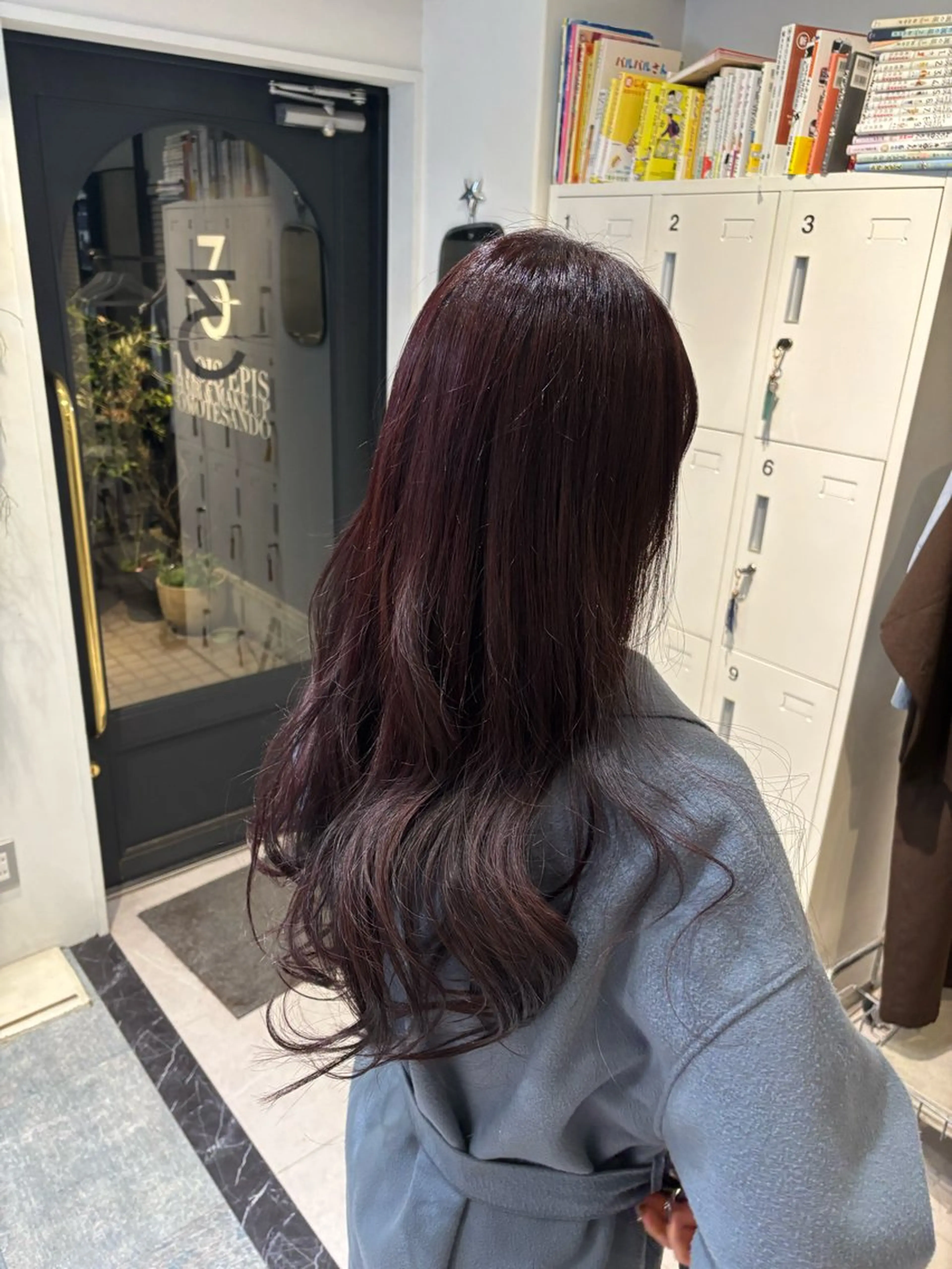 ロング ロング ヘアカラー ニシムラ アヤカのヘアスタイル
