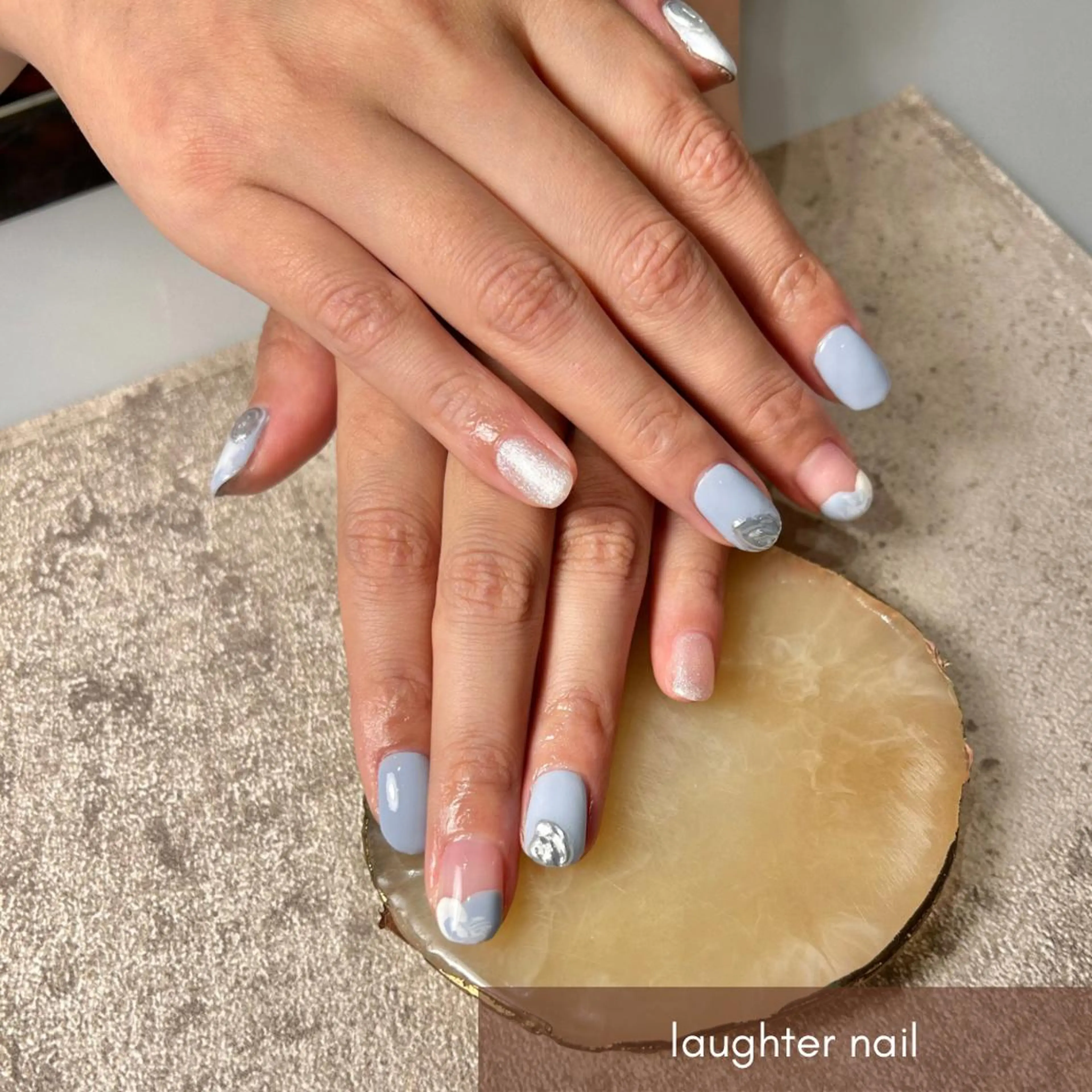 ネイル アートネイル ブルー キラキラネイル 大理石ネイル(マーブル) ニュアンスネイル laughter nailのネイルデザイン