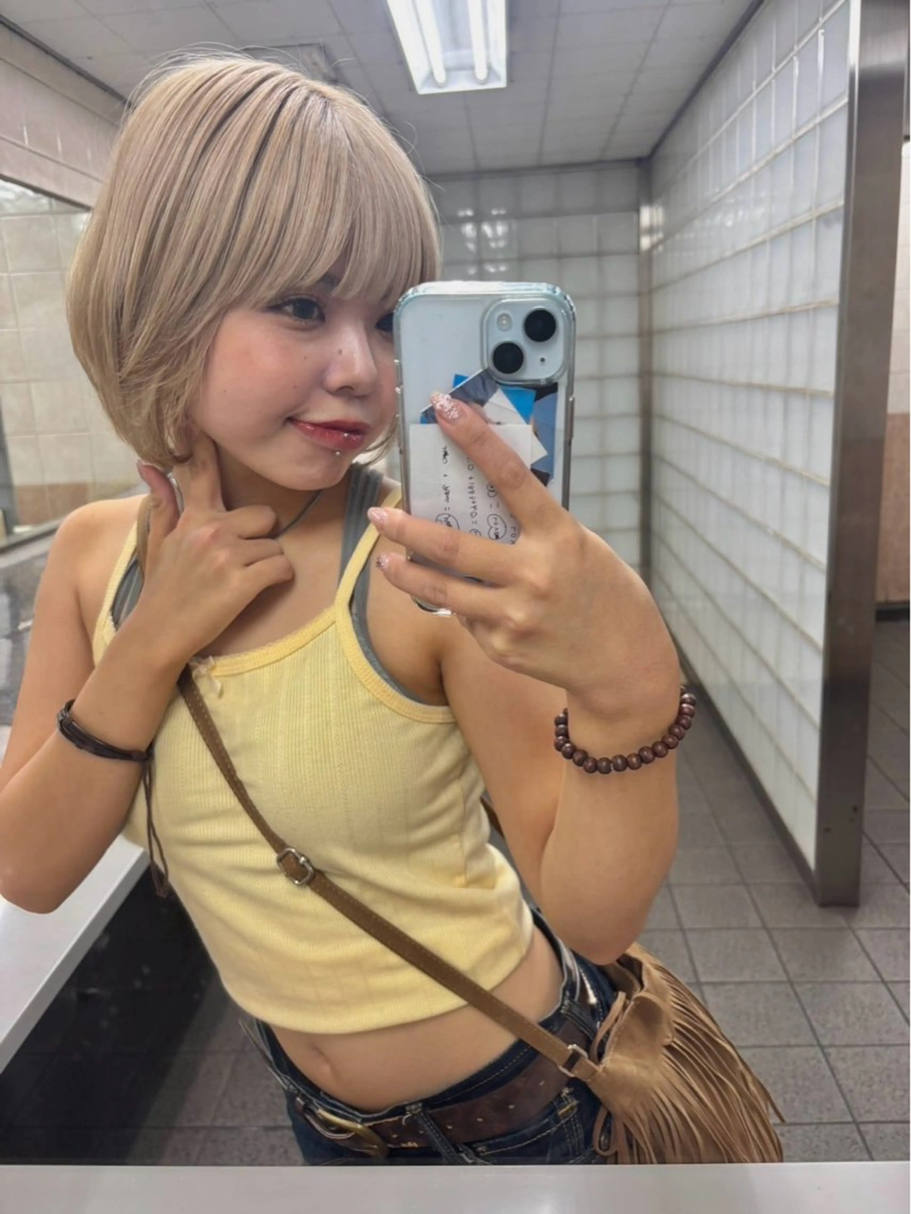 ミディアム カラー ベージュカラー ホワイトベージュ ヘアカラー ユナ ボブカット /ベージュのヘアスタイル