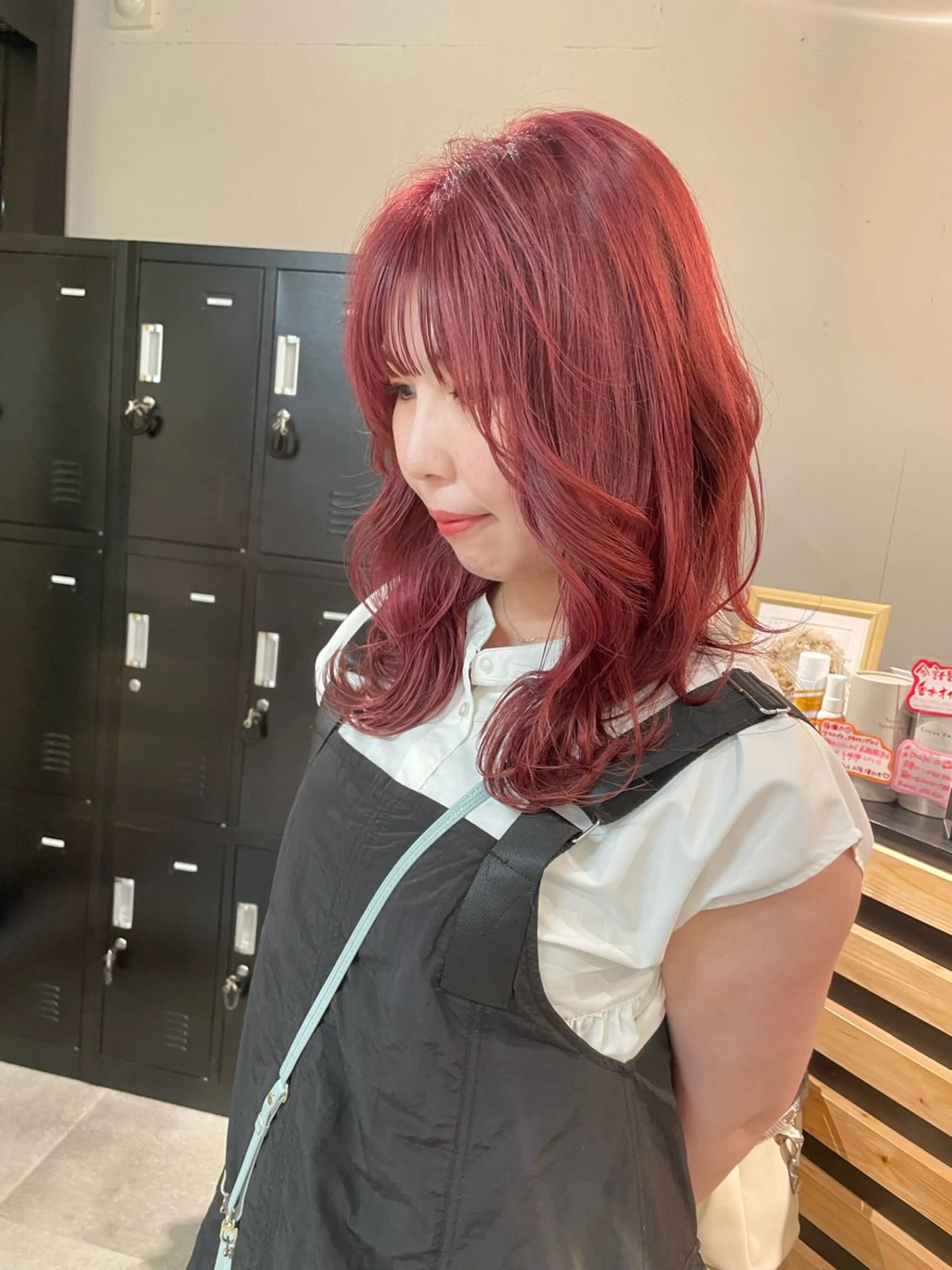 セミロング カラー ブリーチ ボルドーカラー ブラウンカラー ピンクカラー カット ヘアカラー 久保田 千尋のヘアスタイル