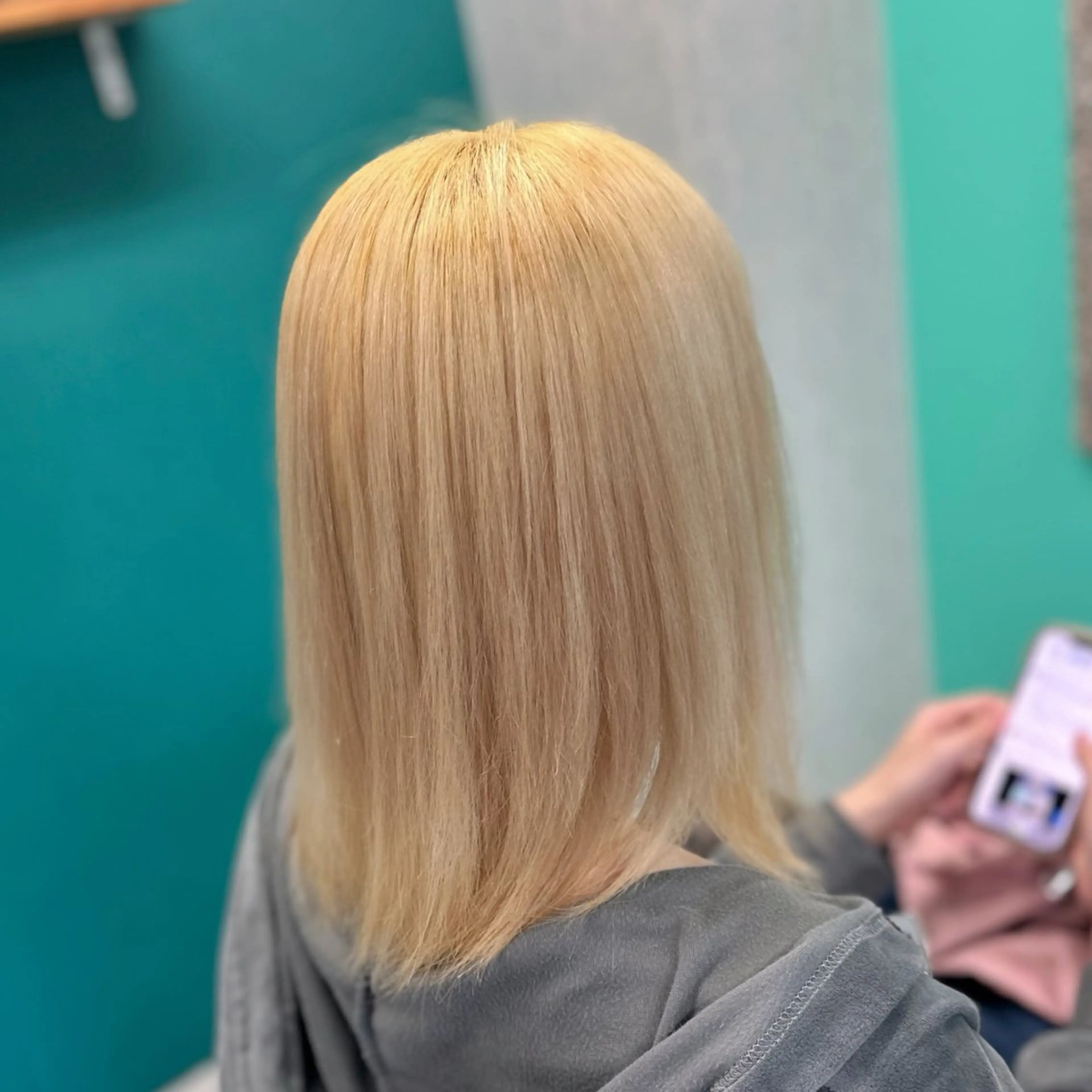 ミディアム ヘアカラー 三原 友美のヘアスタイル