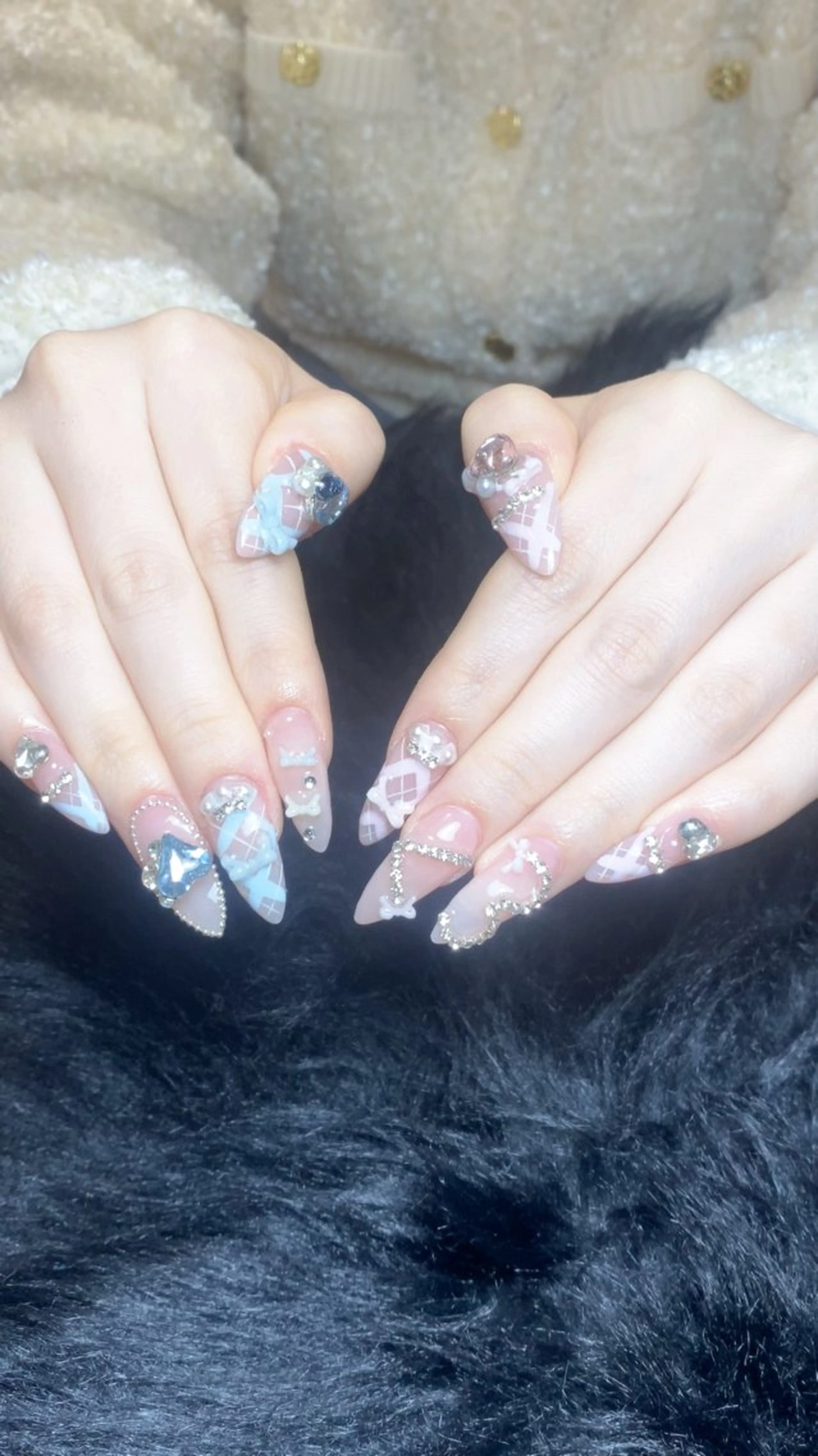 ネイル オーロラネイル ブラウン フラッシュネイル フラワーネイル ホログラムネイル ハンドネイル Rei _Nail 新宿のネイルデザイン