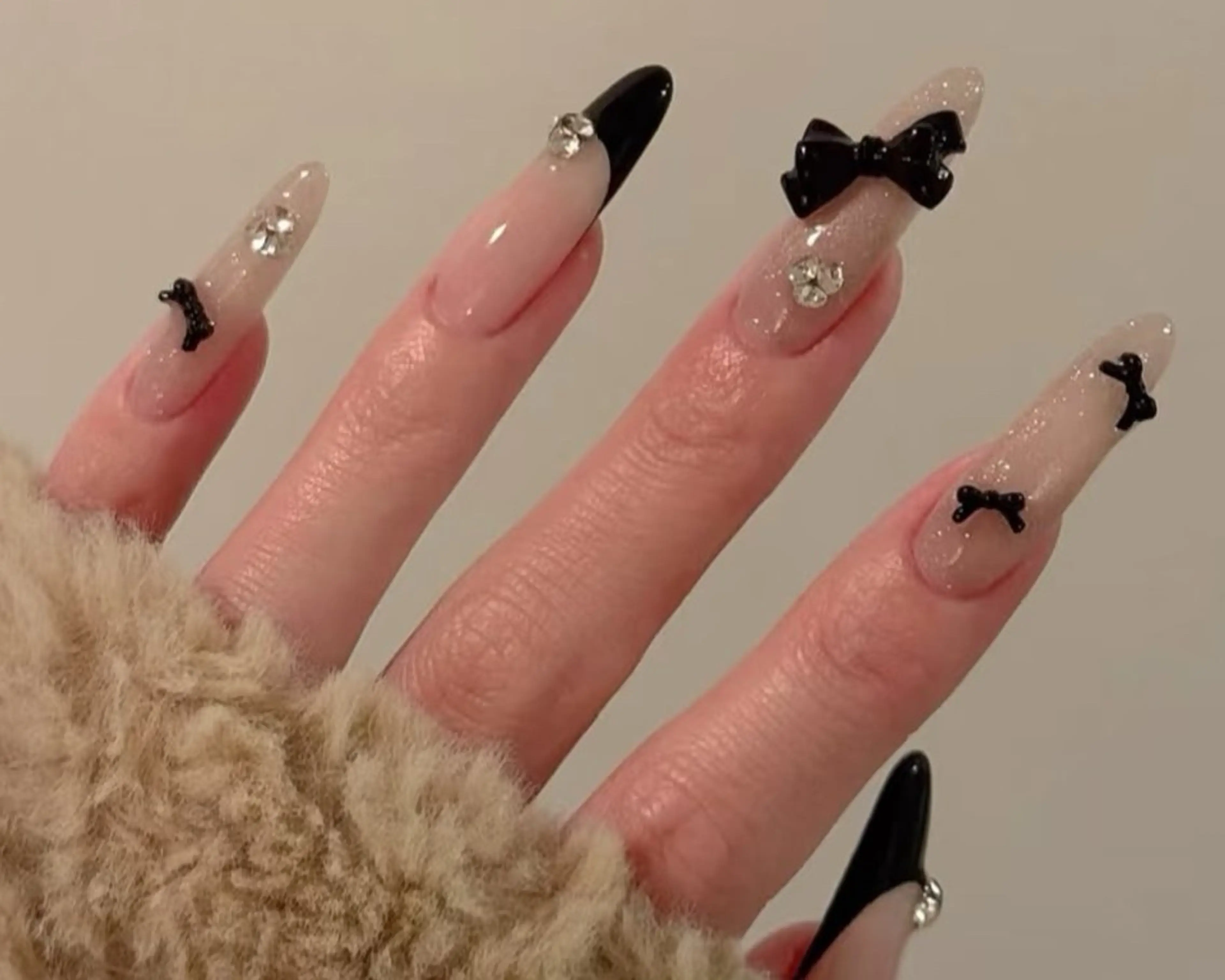 ネイル ハンドネイル MoonNail ユリ🌸のネイルデザイン