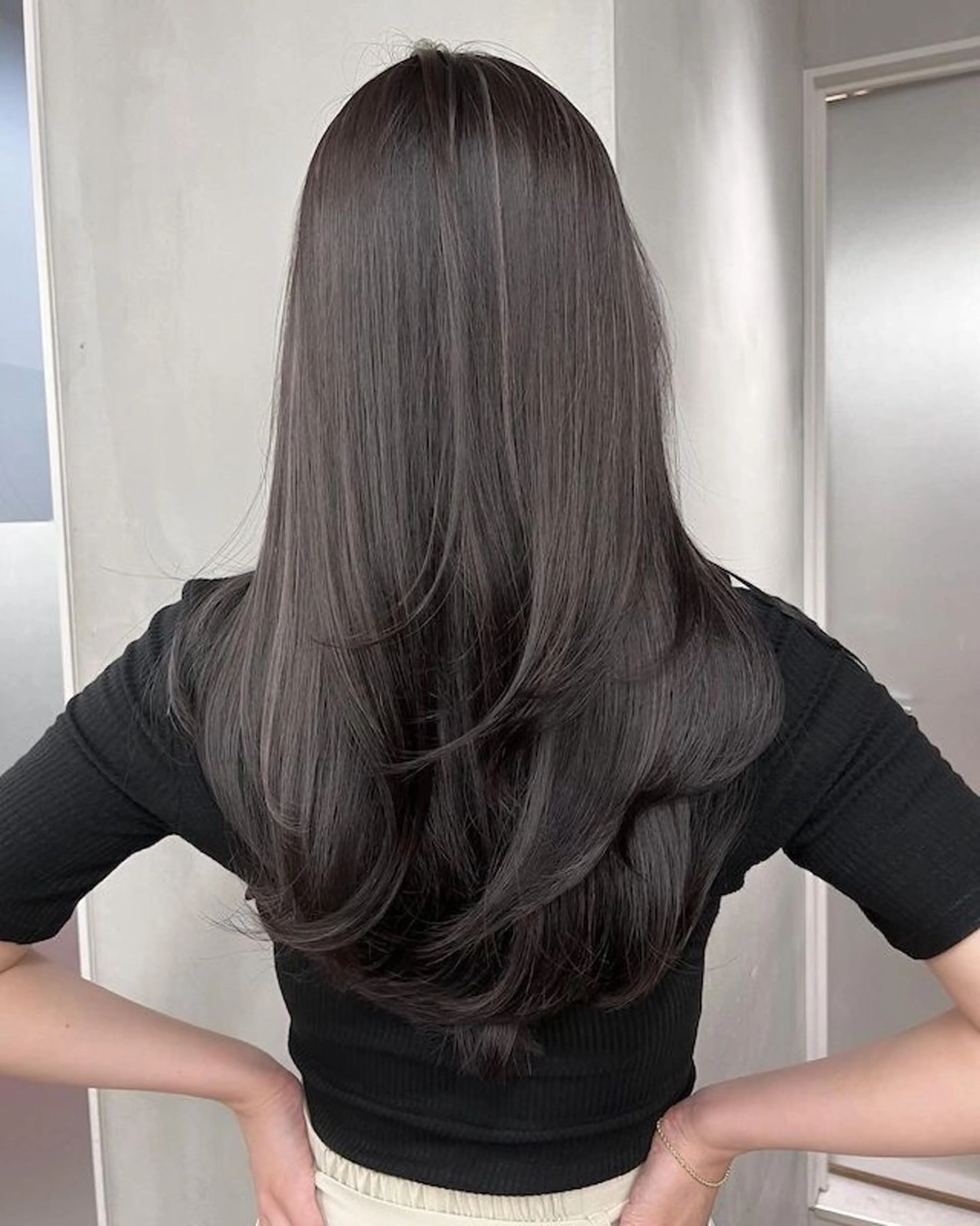 ロング カラー ヘアカラー コテ巻き風パーマ🫧 韓国パーマ反町海大のヘアスタイル