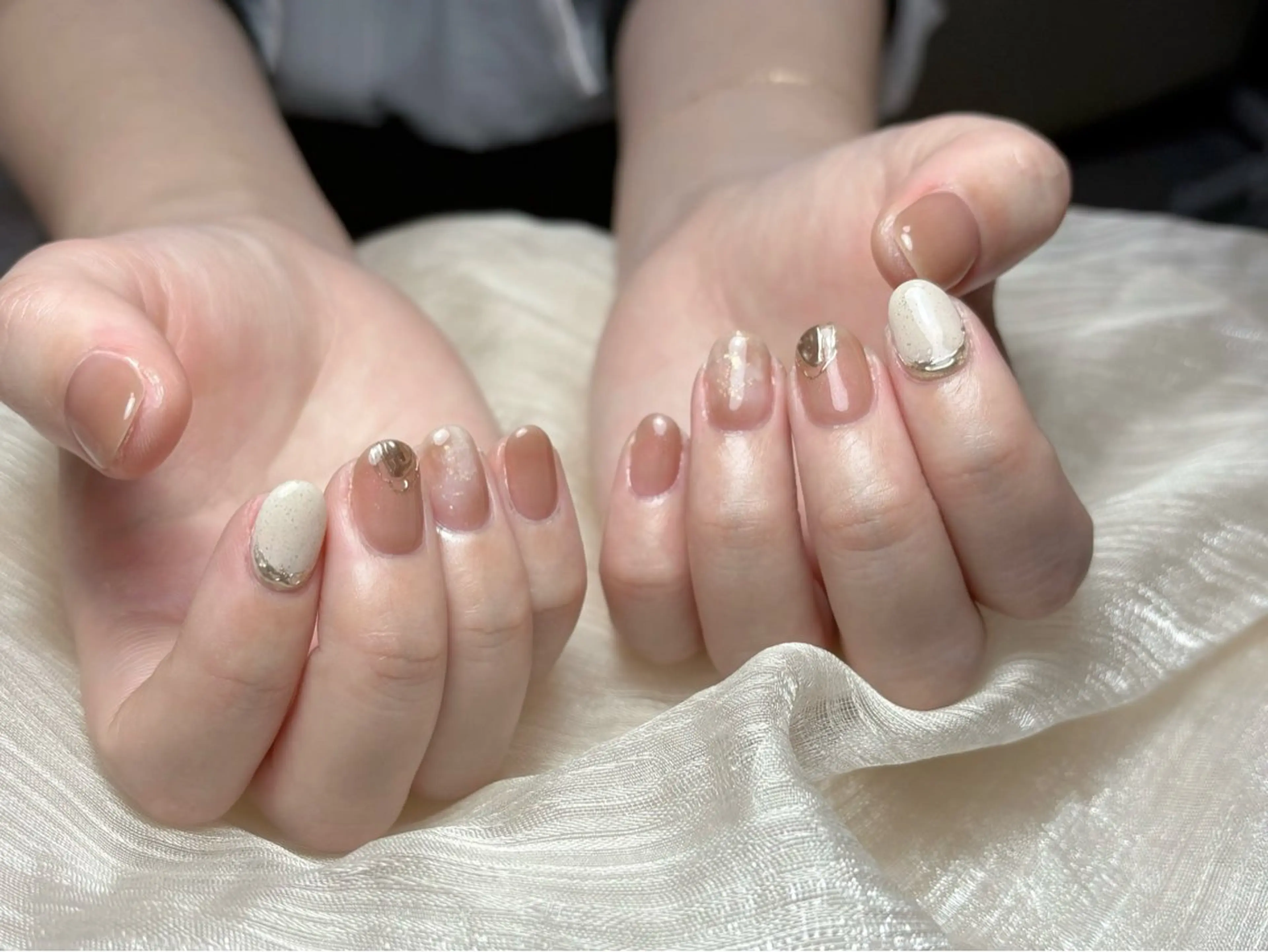 ネイル オーロラネイル チークネイル フレンチネイル ジェルネイル ガラスフレンチ ハンドネイル ハンドケア Nail Jolieのネイルデザイン