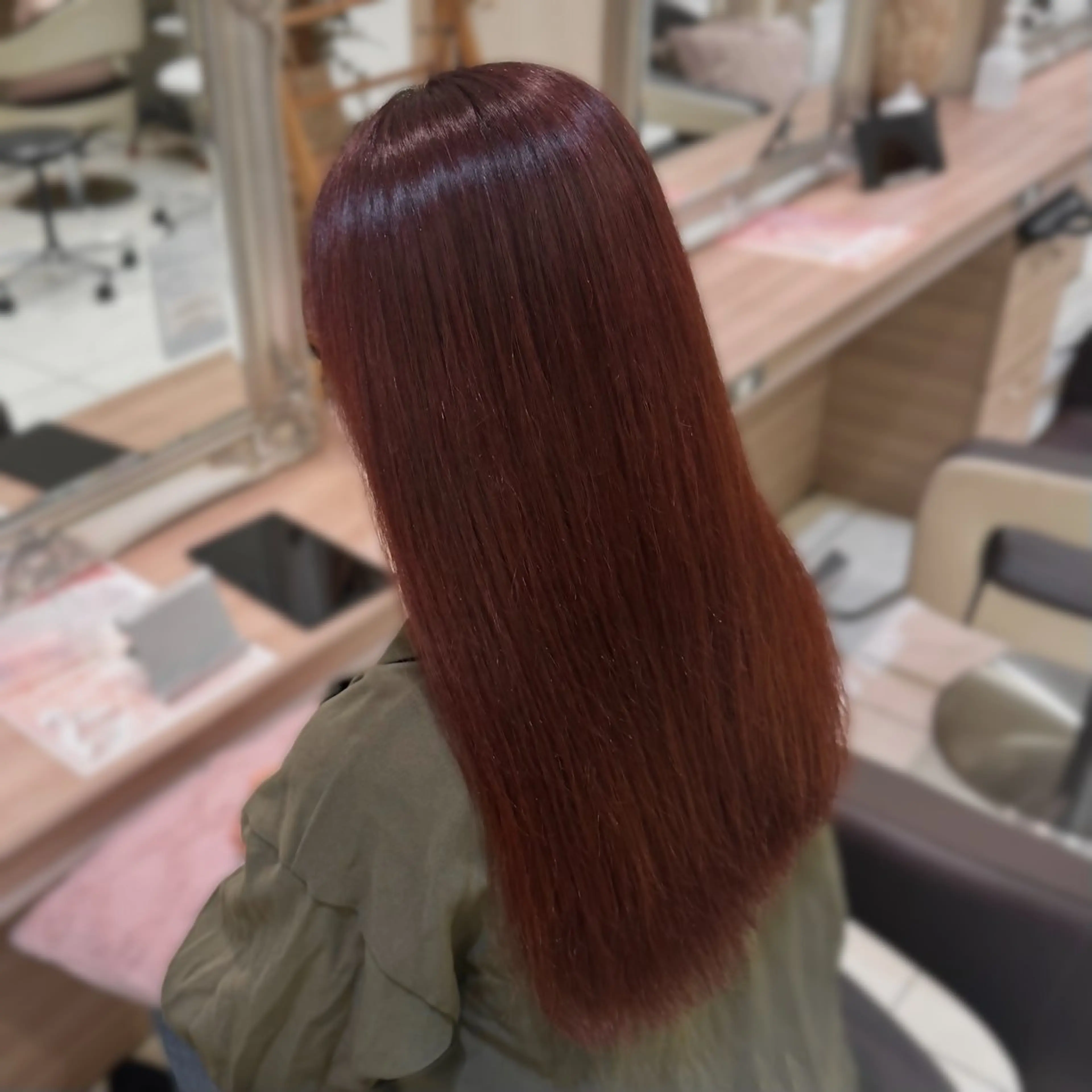 ロング カラー ブラウンカラー ピンクカラー ヘアカラー 小島 莉奈のヘアスタイル