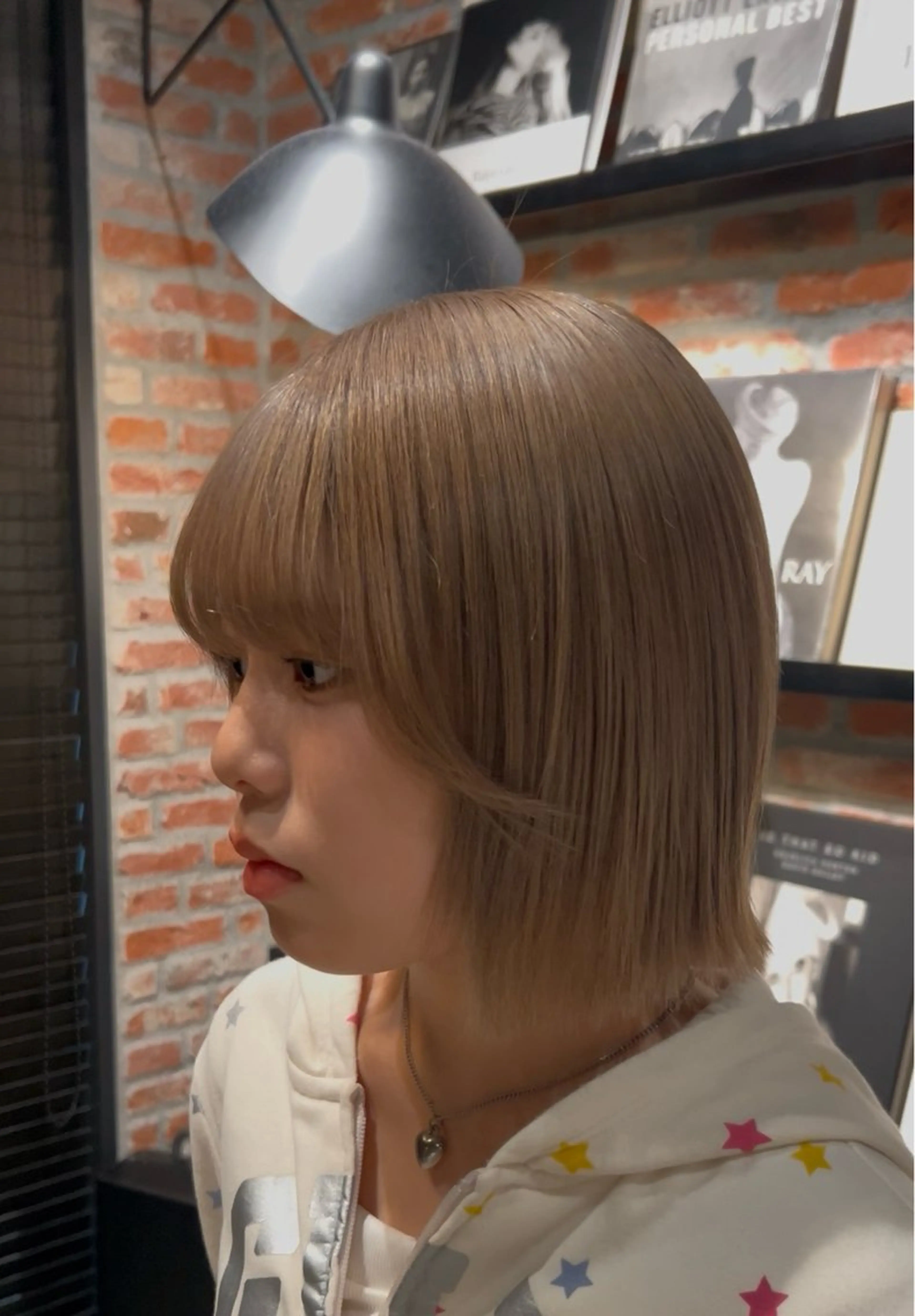 カラー りお ブリーチカラーのヘアスタイル