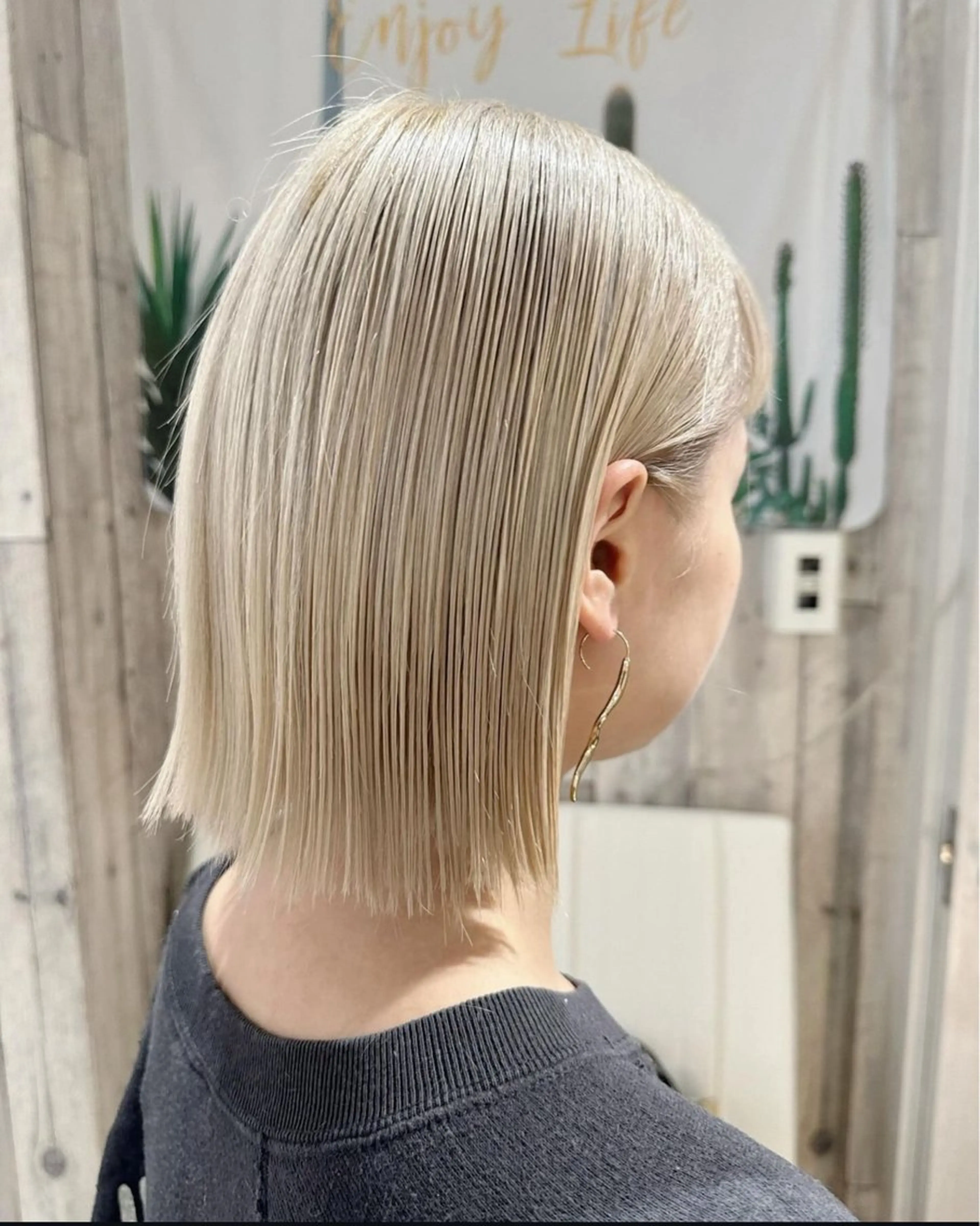 ショート カラー ベージュカラー ハイトーンカラー ペールベージュ ボブ ヘアカラー 銀座透け感大人カラー 🌴フルカワのヘアスタイル