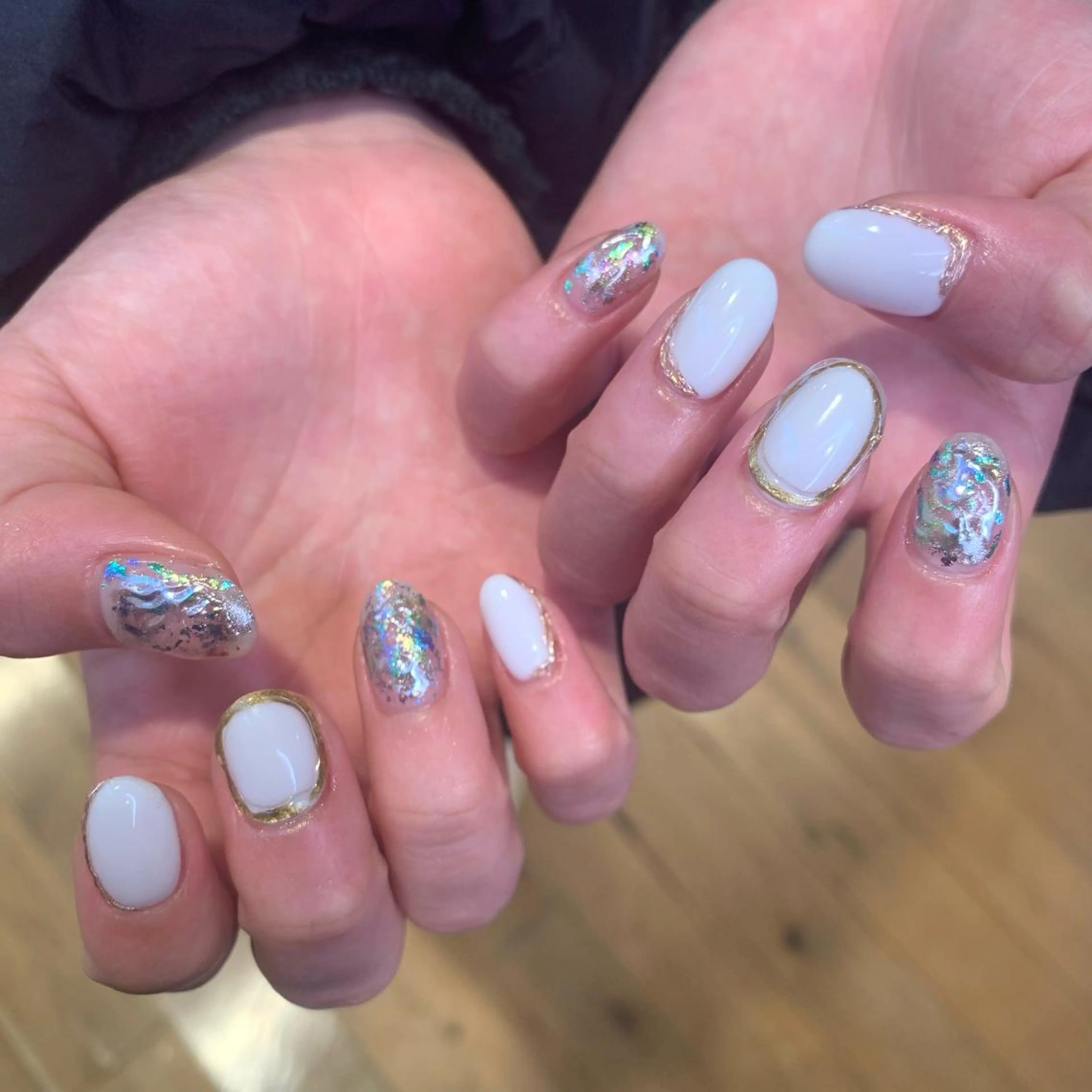 ネイル オーロラネイル ゴールド ホワイト eri chan nailのネイルデザイン