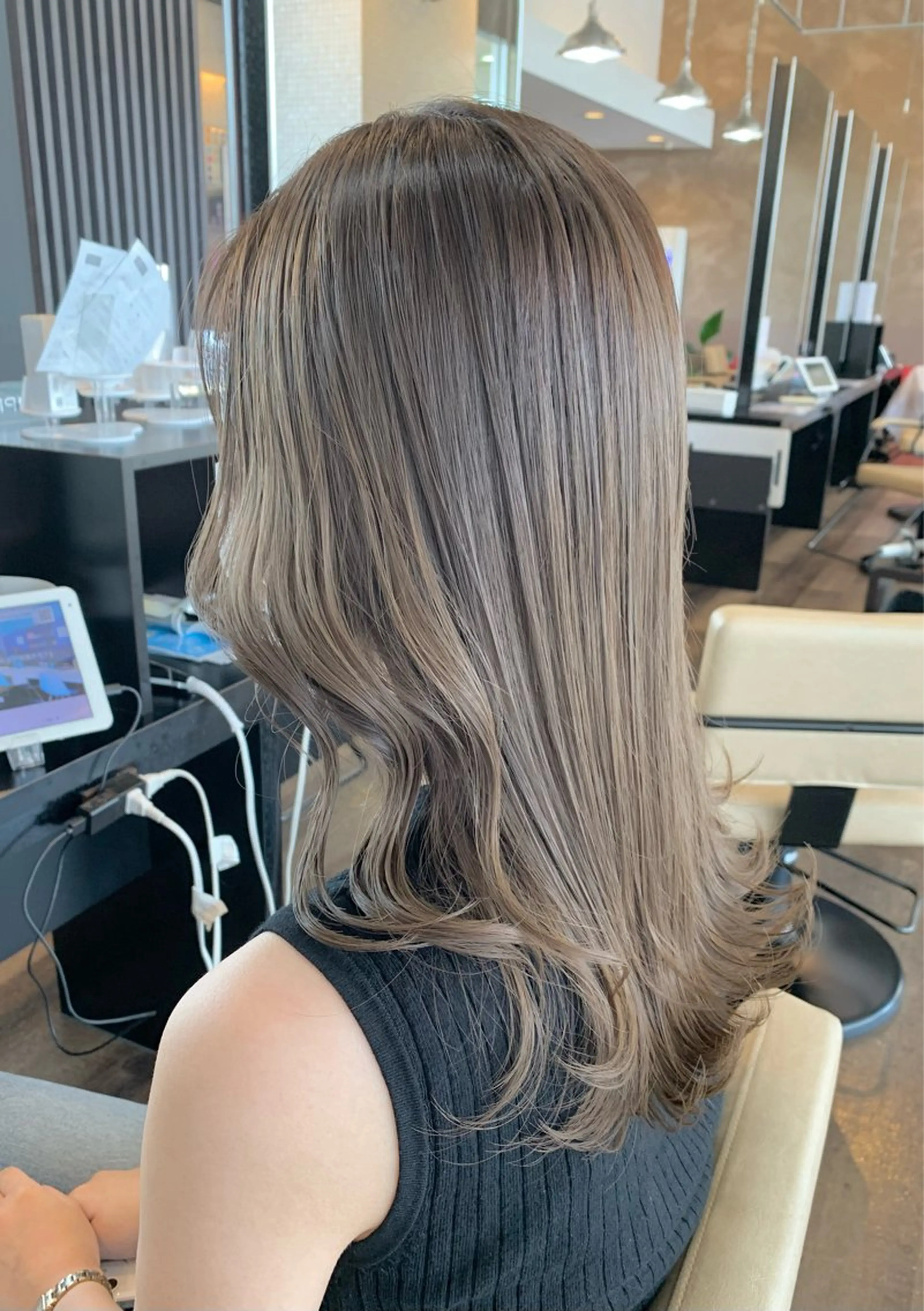 ミディアム カラー 透明感カラー グレージュ カット ヘアカラー トリートメント 【艶カラー】 STYLE 和泉俊希のヘアスタイル