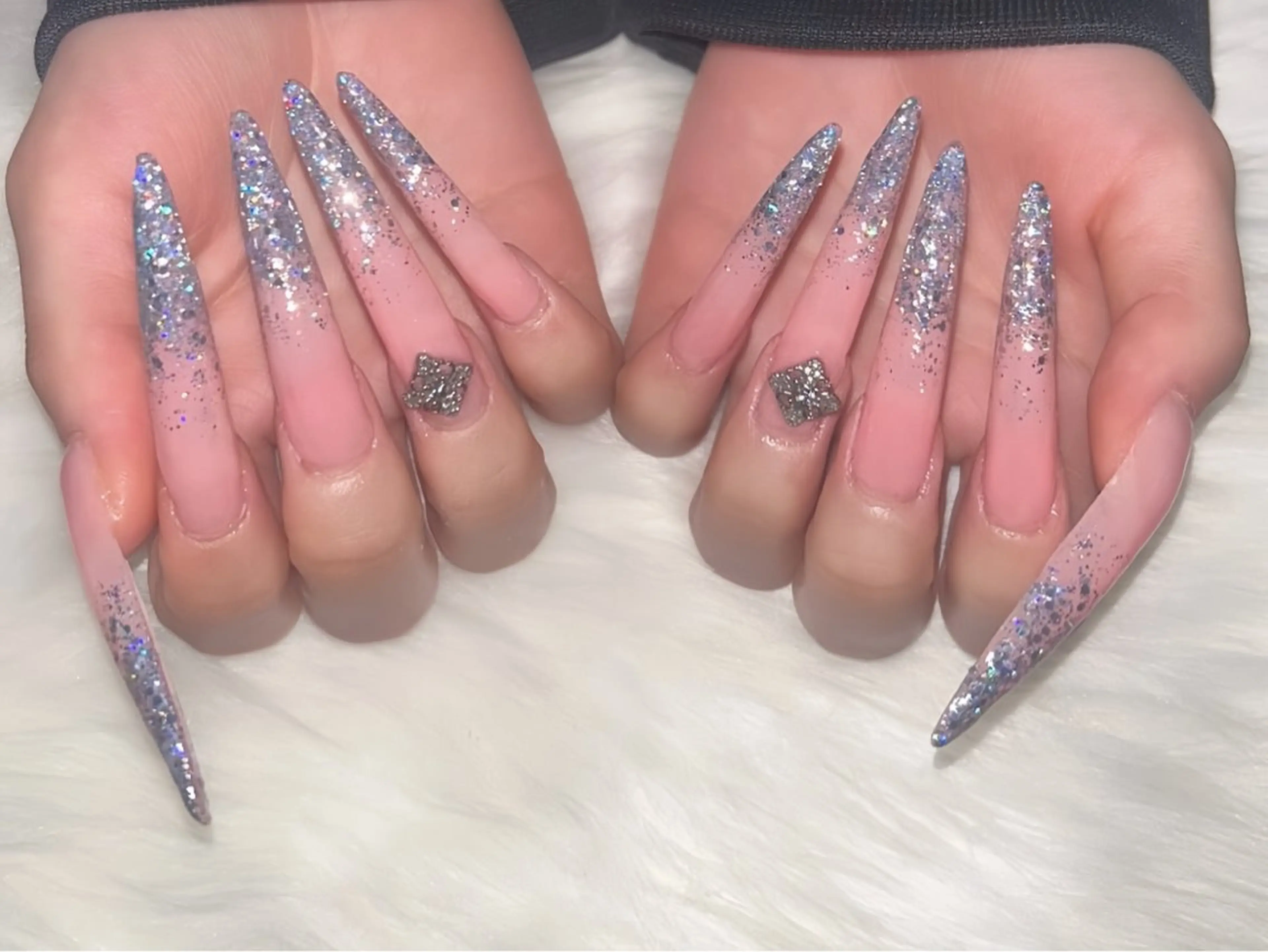 ネイル チークネイル フレンチネイル ガラスフレンチ グラデーション キラキラネイル ハンドネイル Rin Nail 新大久保店のネイルデザイン