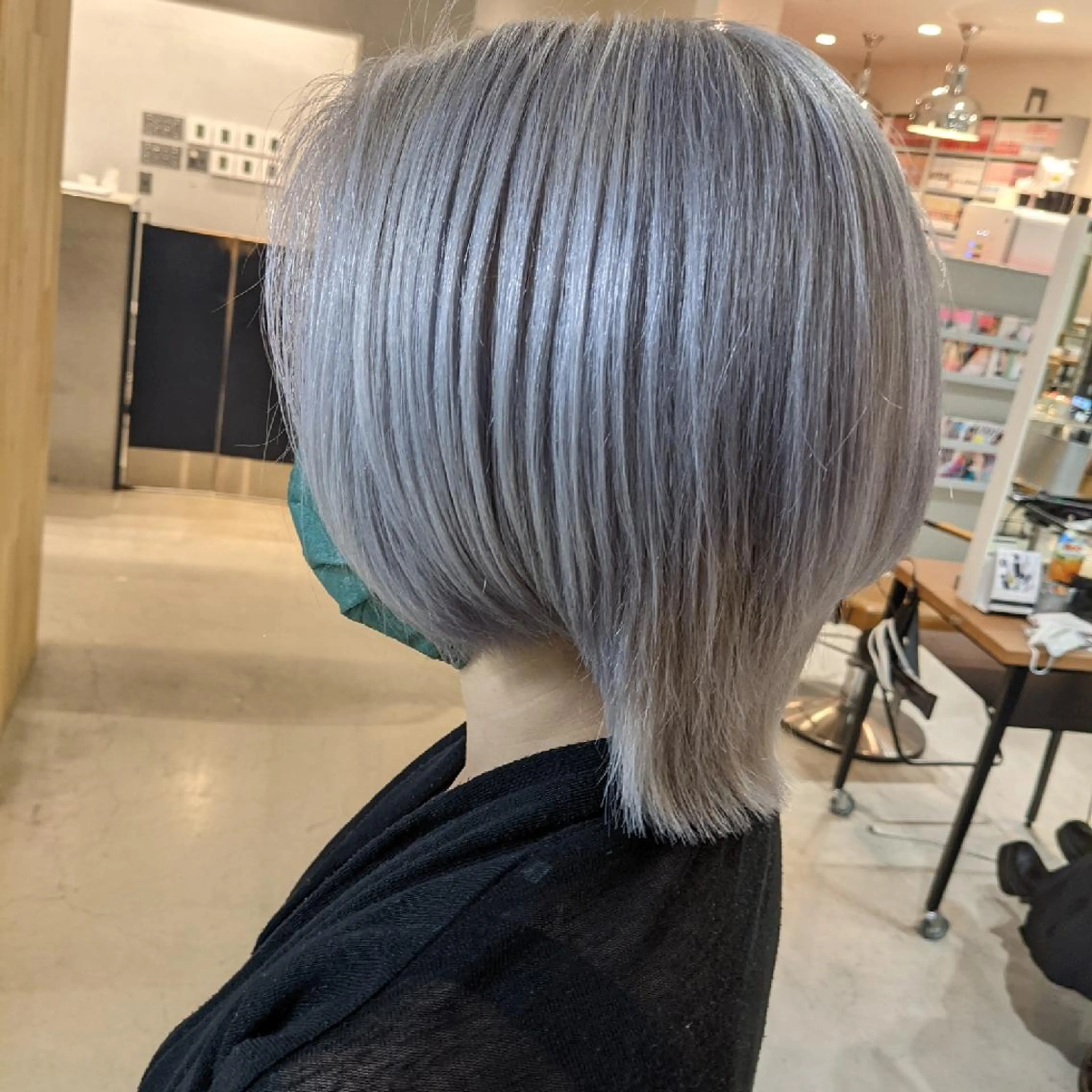 ショート カラー nameless髪質 改善ブリーチ心斎橋のヘアスタイル