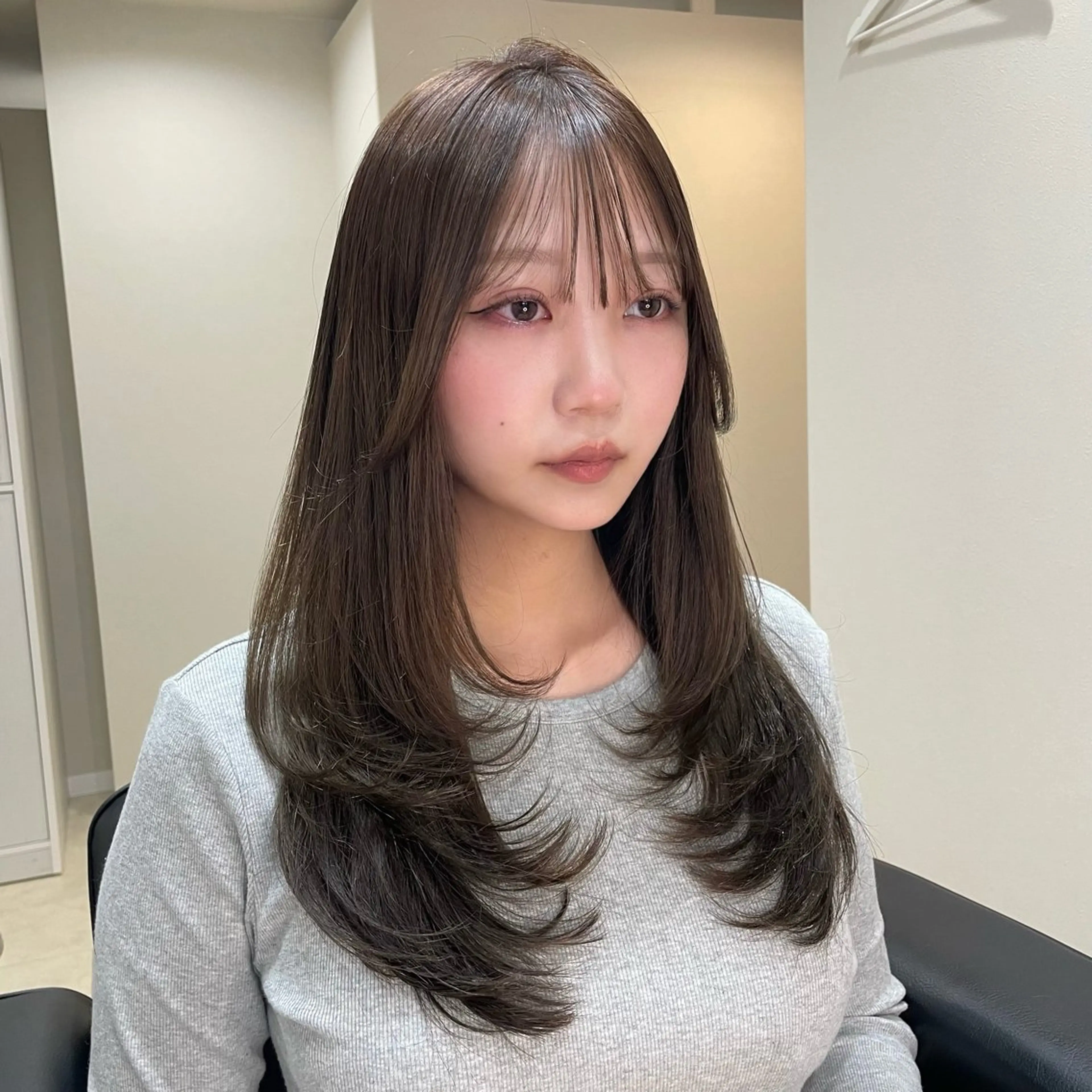 ミディアム カラー 髪質改善 韓国風ヘア レイヤーカット 縮毛矯正 トリートメント HINA🎀韓国ヘア エクステ/小顔カットのヘアスタイル
