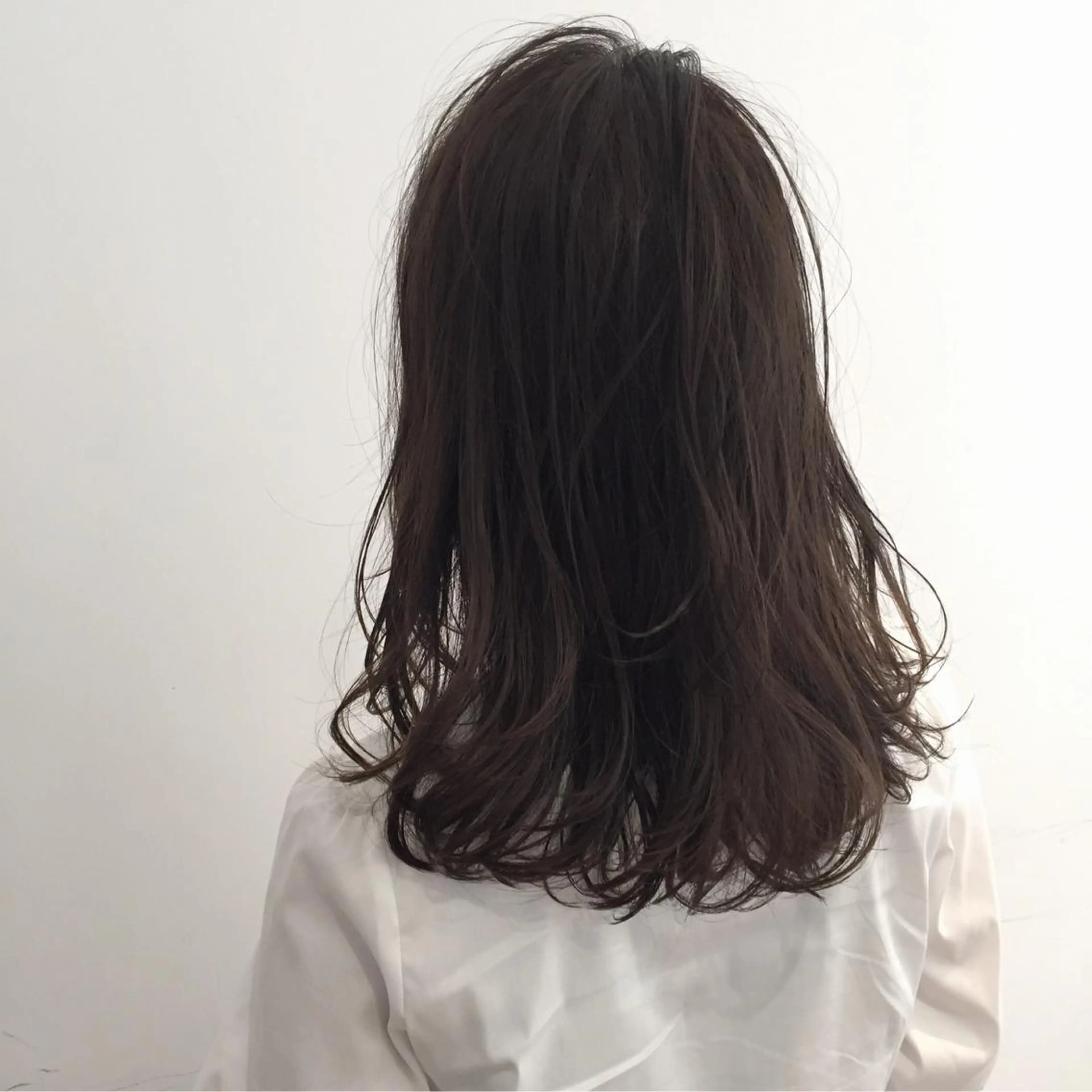 ミディアム アッシュ 佐藤 旭のヘアスタイル