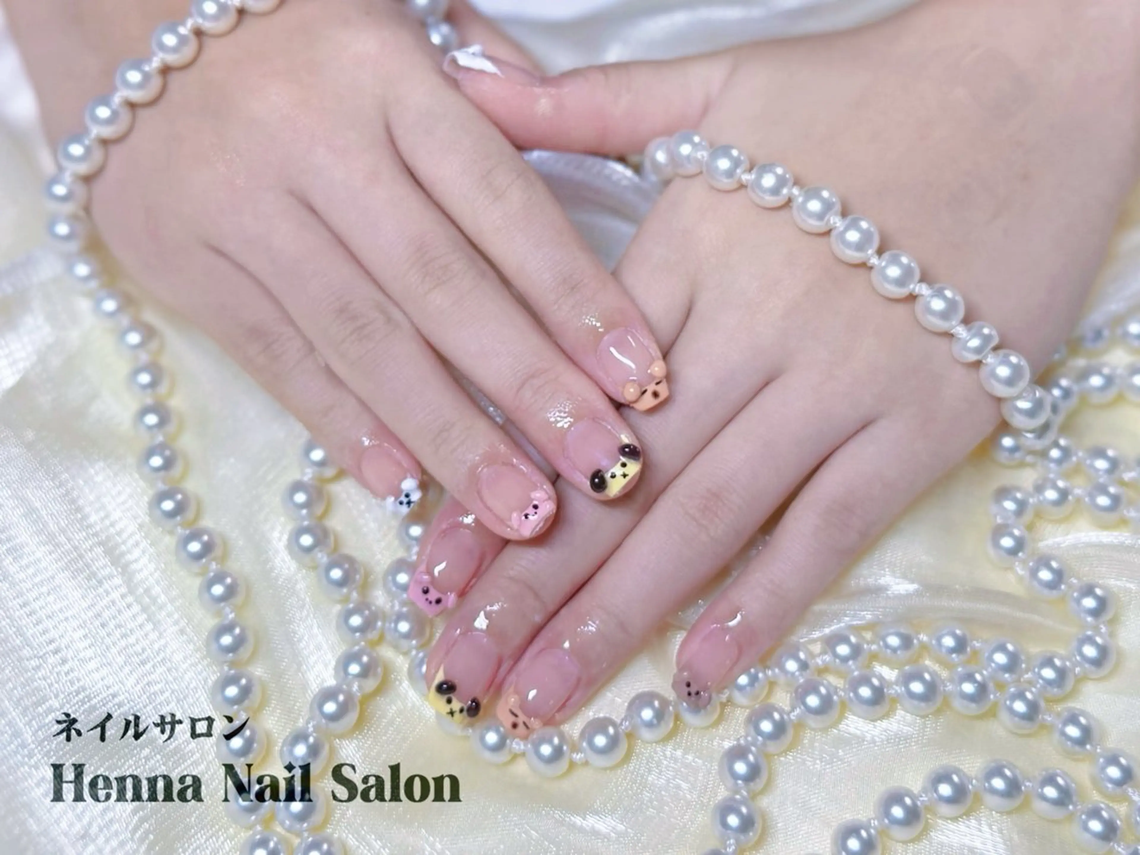 ネイル ハンドネイル Henna Kongssalonのネイルデザイン