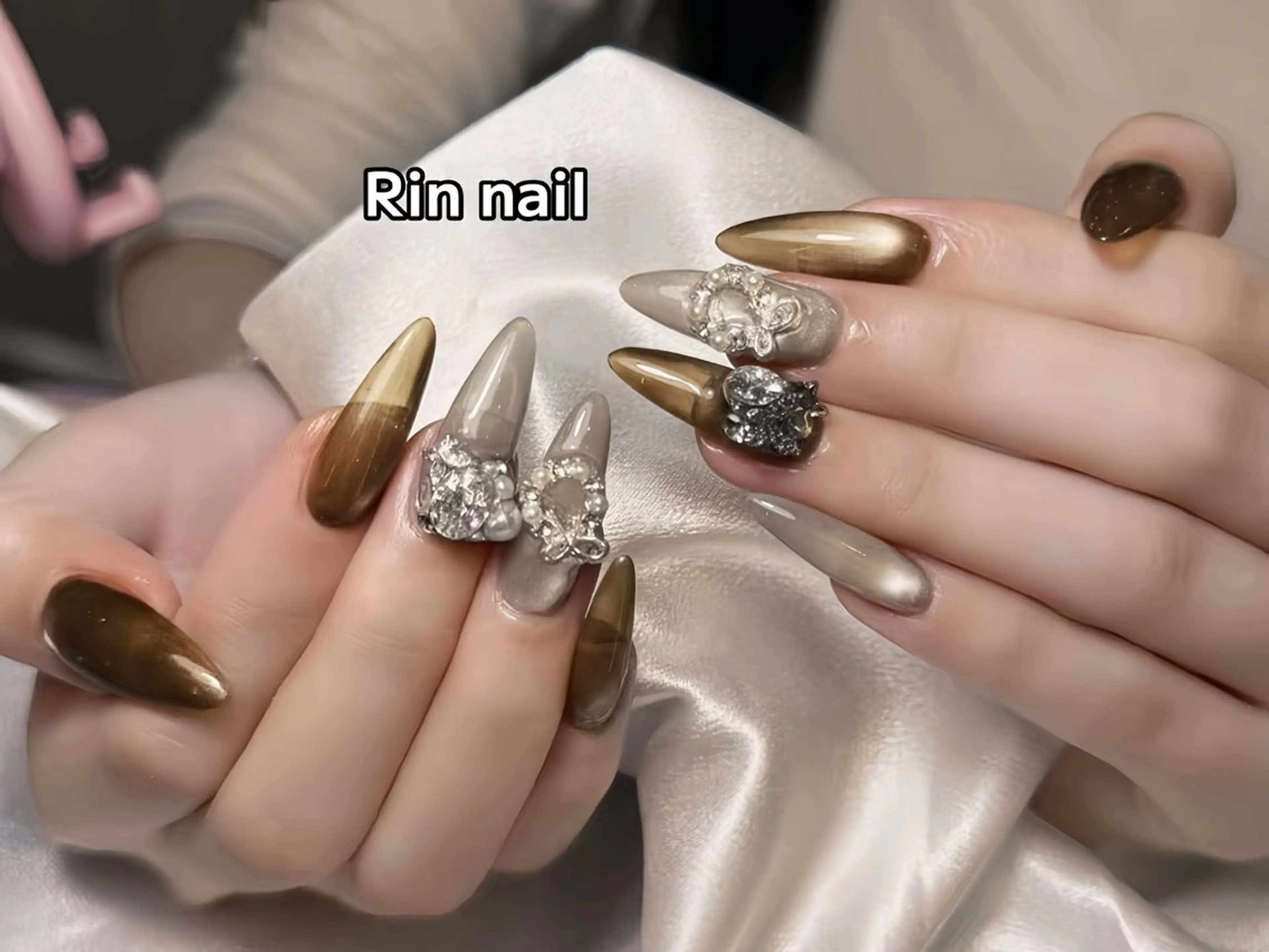 ネイル ボルドー フレンチネイル グラデーション キラキラネイル 韓国ネイル ハンドネイル Rin Nail 新大久保店のネイルデザイン