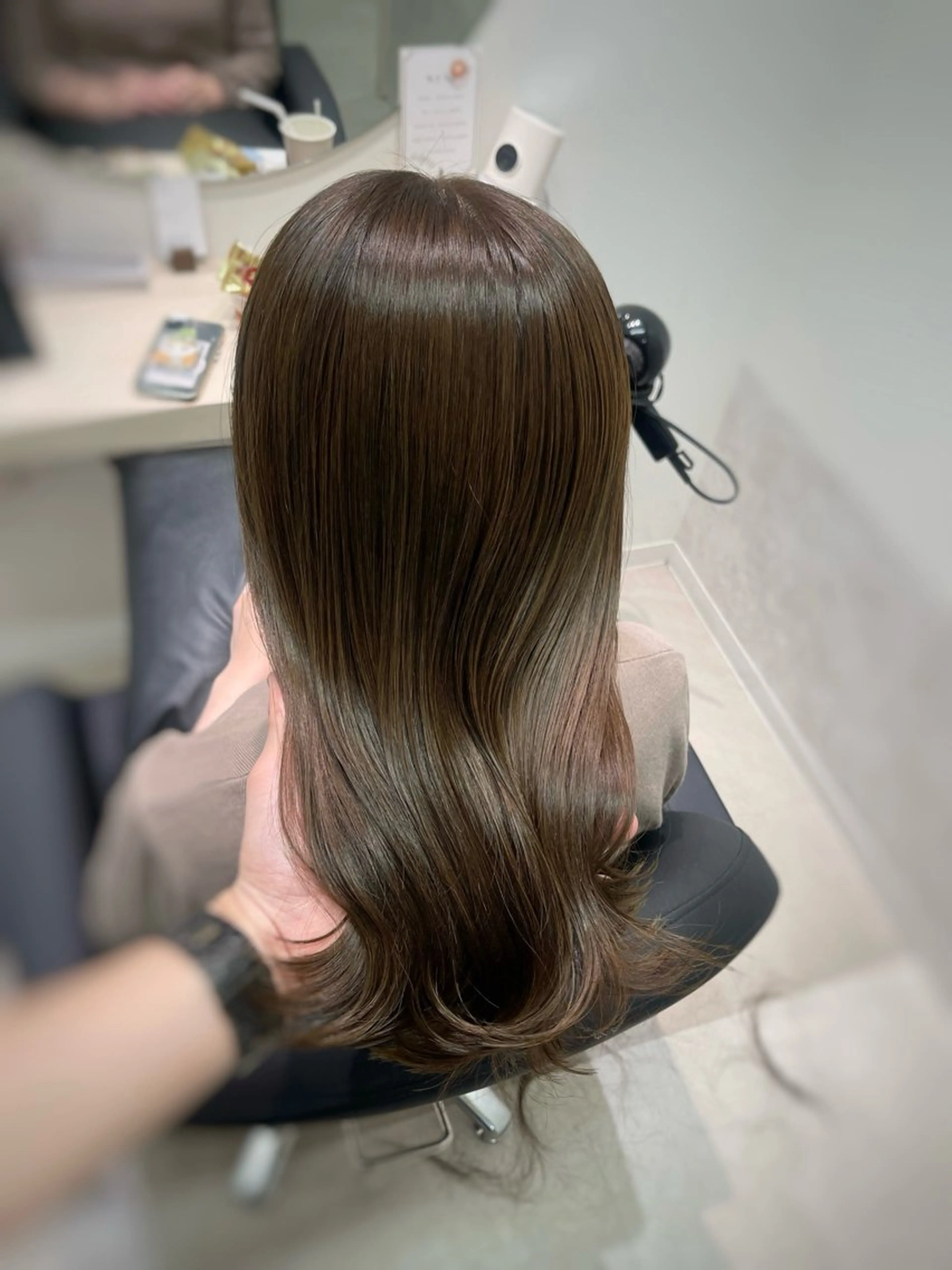 セミロング カット ヘアカラー トリートメント 東梅田エリアカラー ヘアセットNo. 1のヘアスタイル