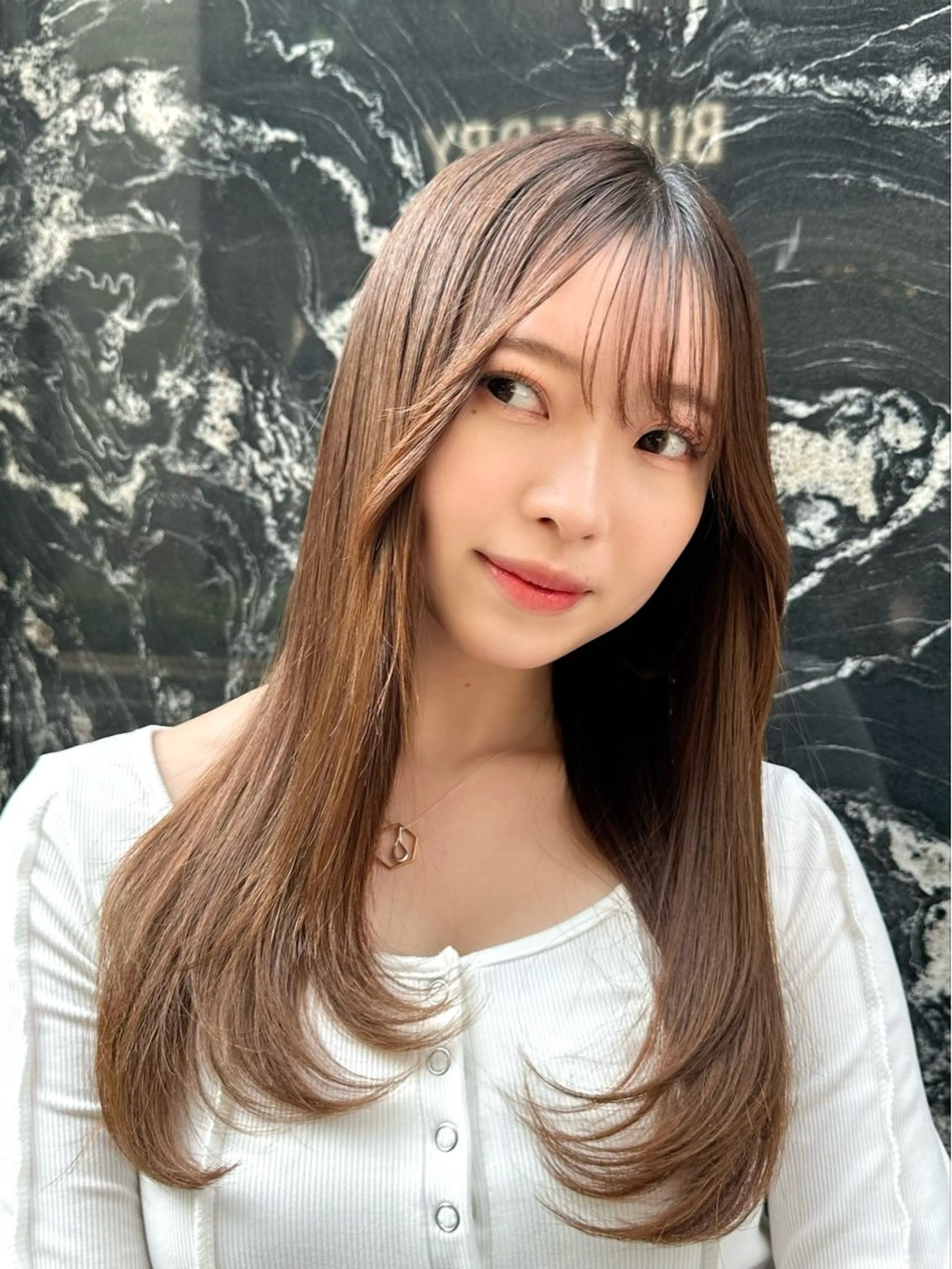 ロング カラー ミディアムレイヤー 添田晃基のヘアスタイル