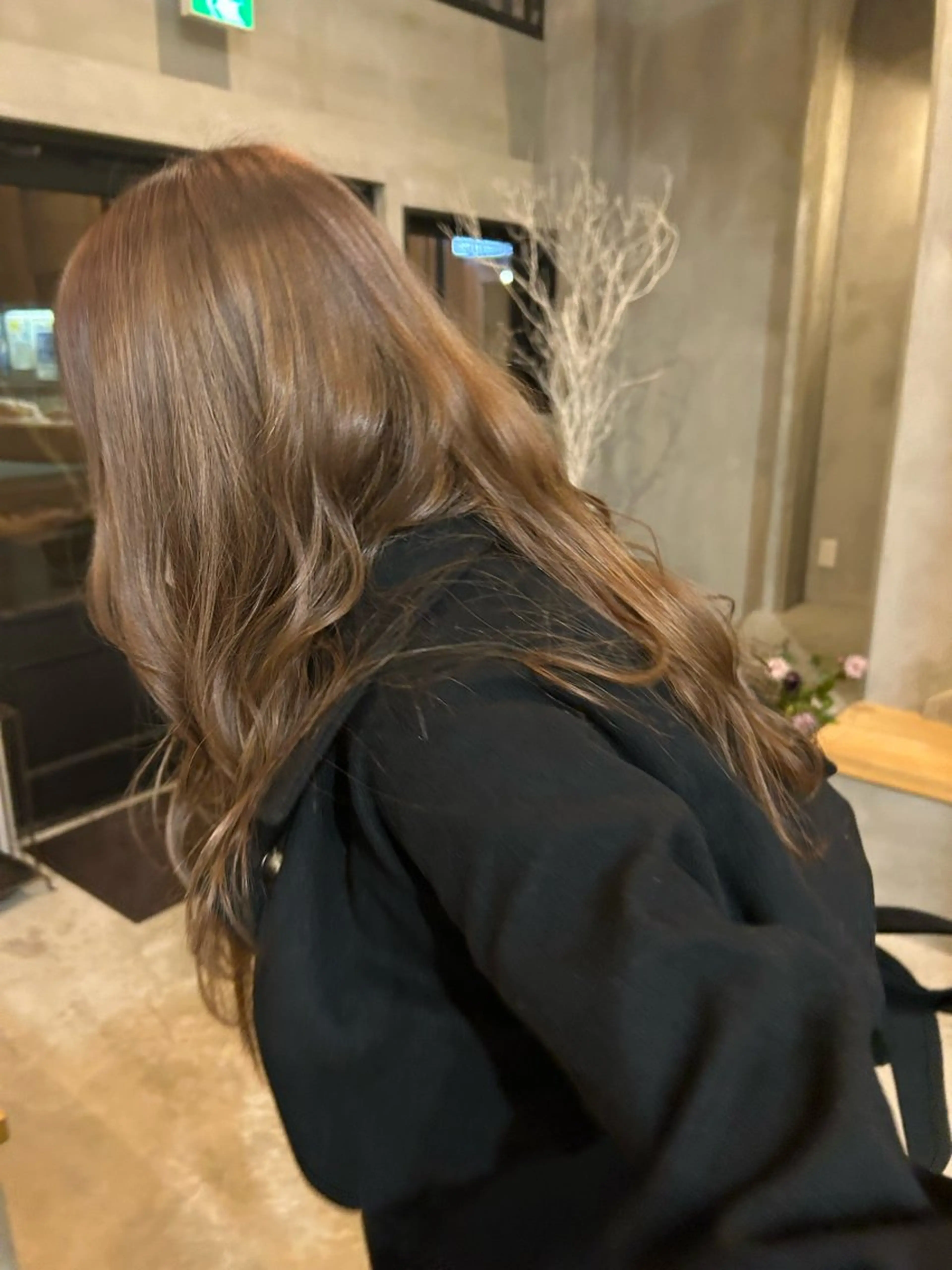 カラー ブリーチ 古澤 芽依のヘアスタイル