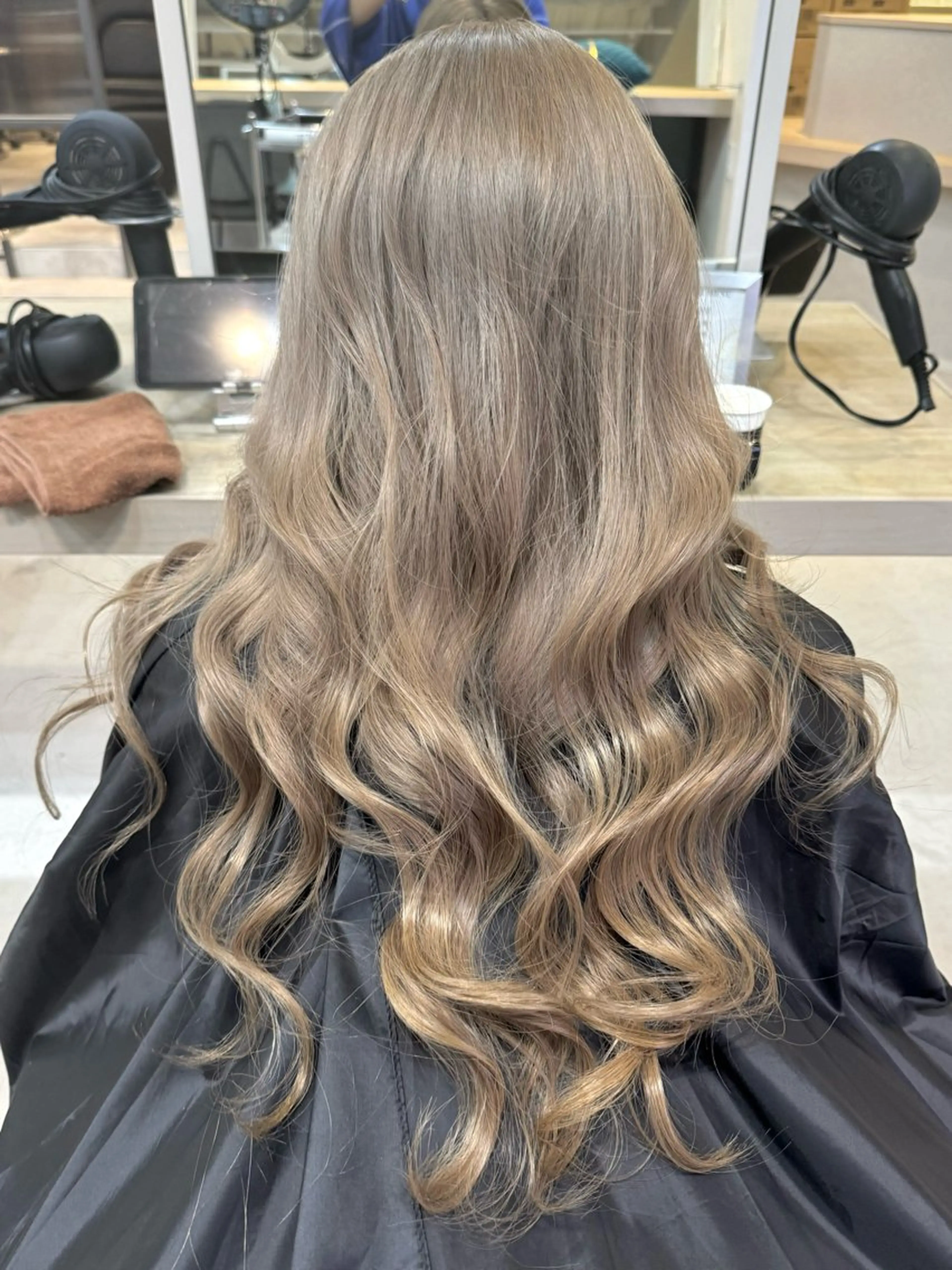 ロング カラー ベージュカラー ホワイトベージュ AKI 🐉のヘアスタイル